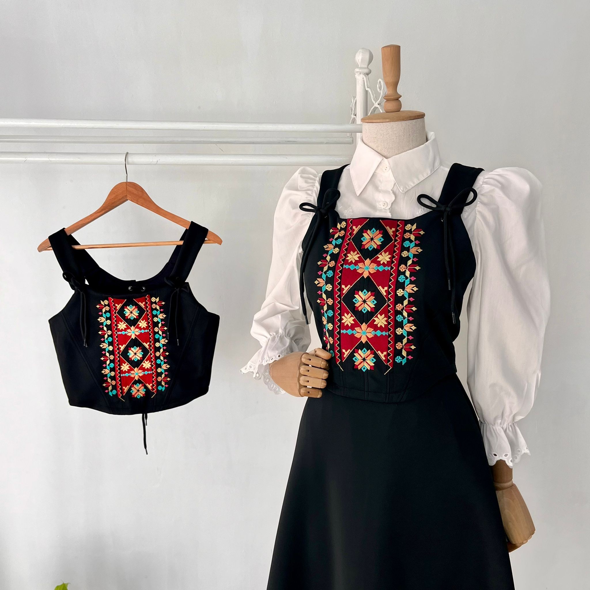 Otantik Nakışlı Korse