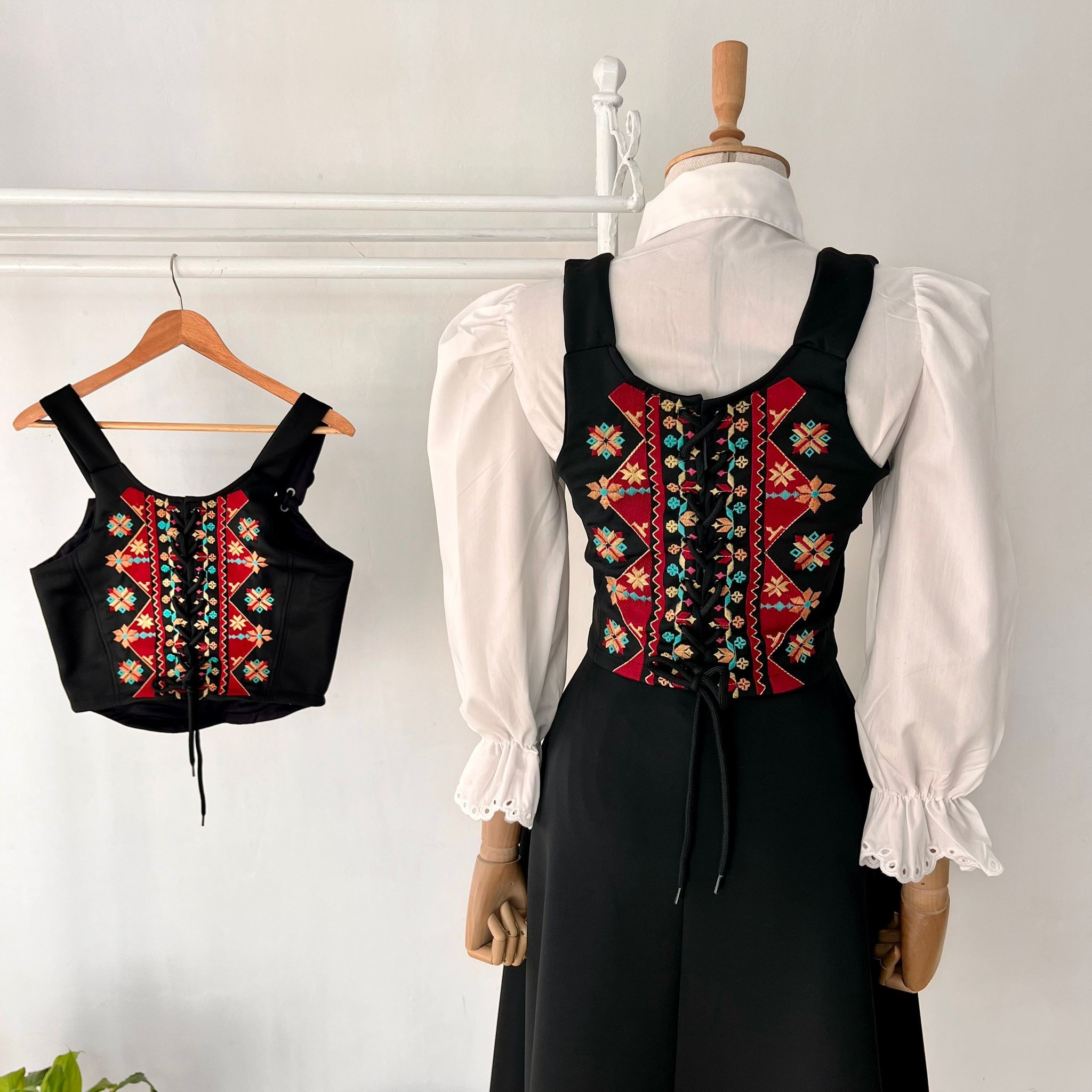 Otantik Nakışlı Korse