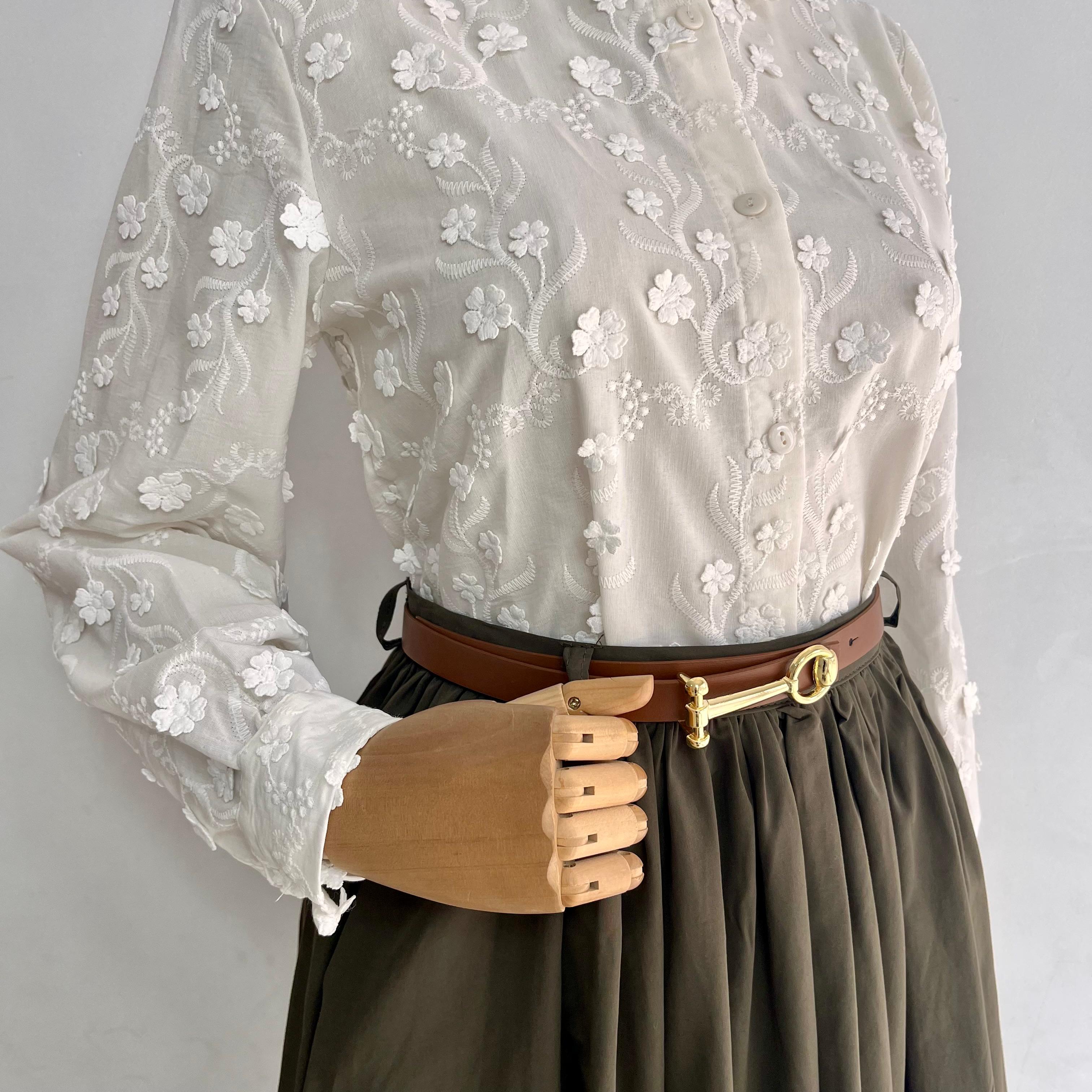 Papatya Brodeli Ekru Gömlek