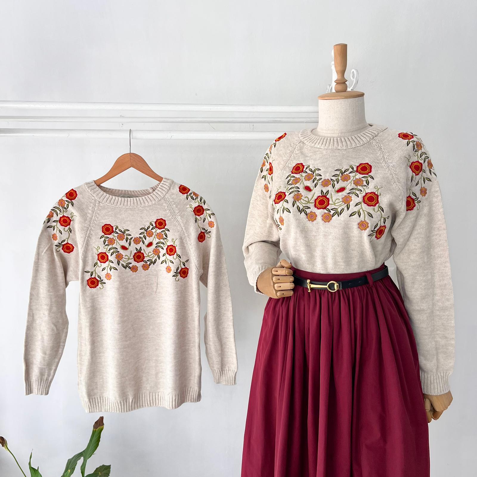 Çiçek Nakışlı Taş Rengi Kazak