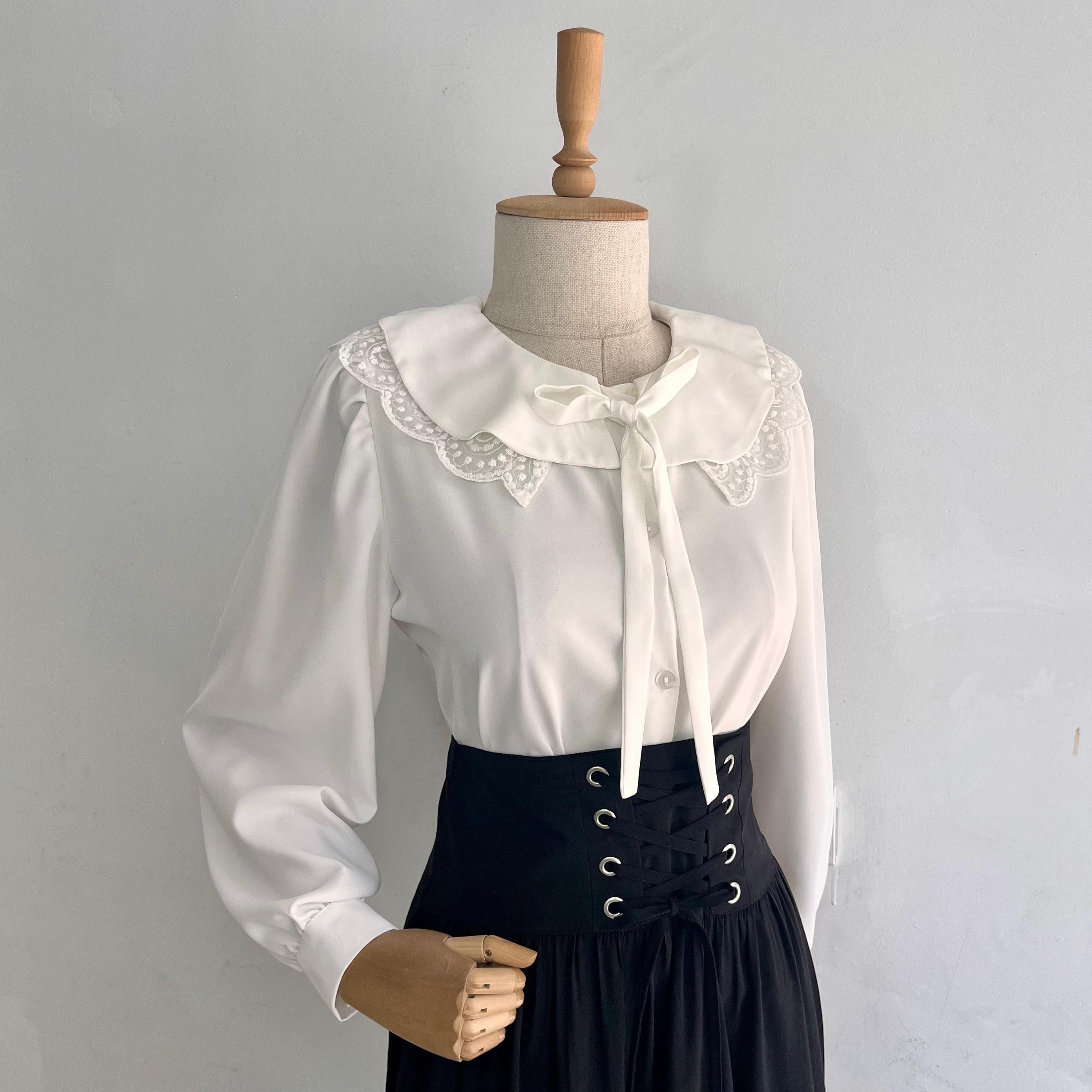 Fiyonklu Vintage Beyaz Bluz
