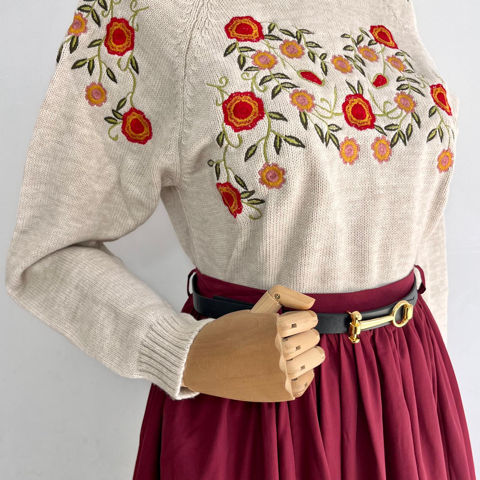 Çiçek Nakışlı Taş Rengi Kazak