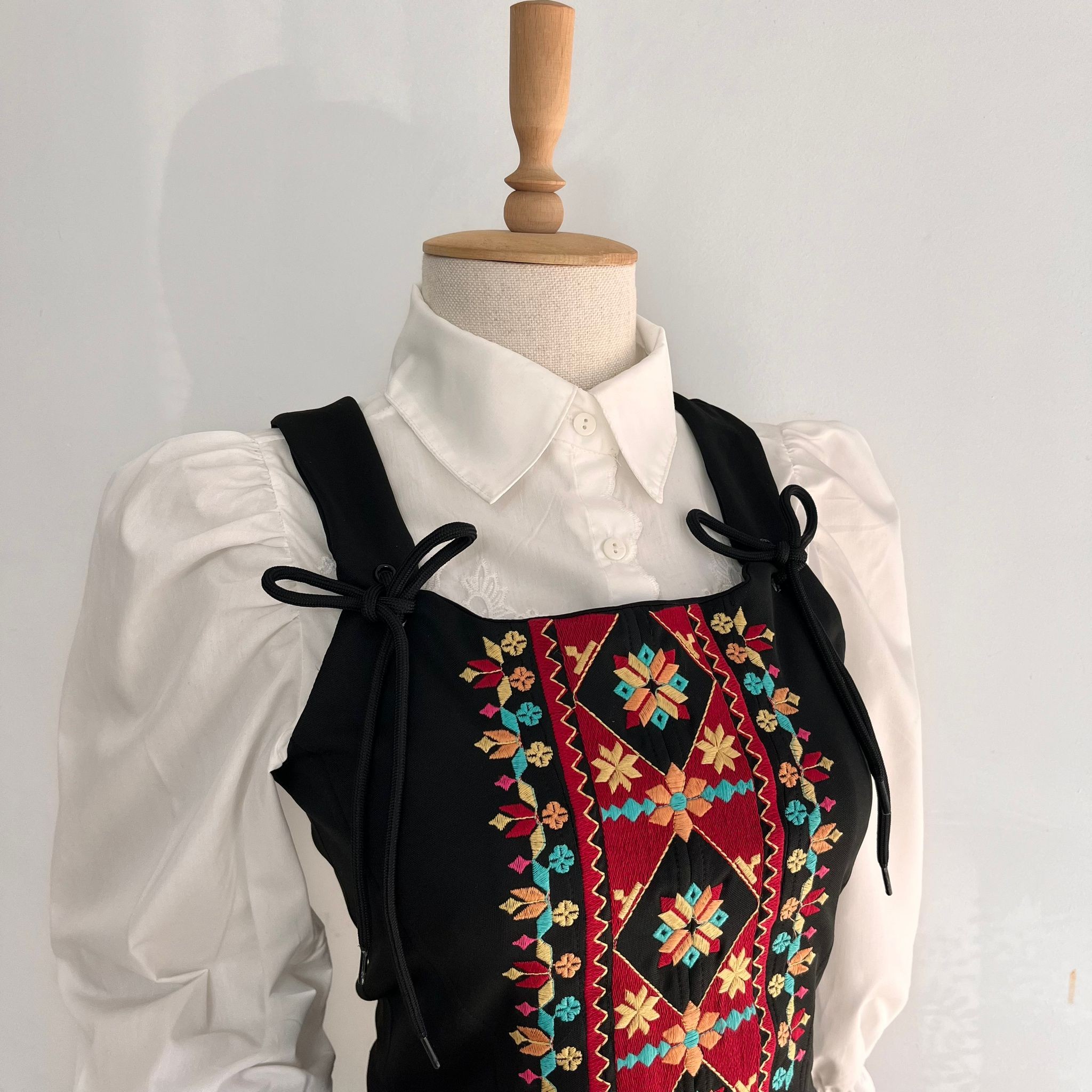 Otantik Nakışlı Korse