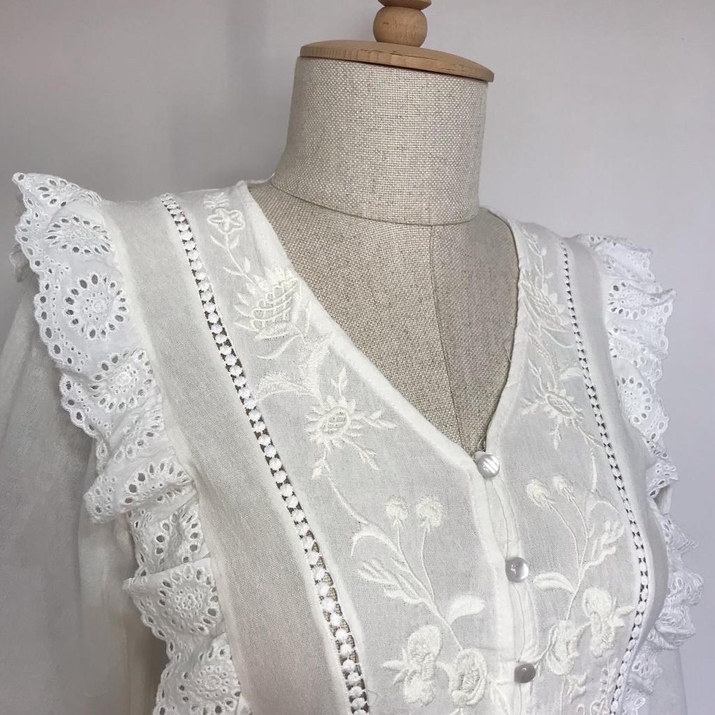 Ekru  Nakışlı Fistolu Gömlek