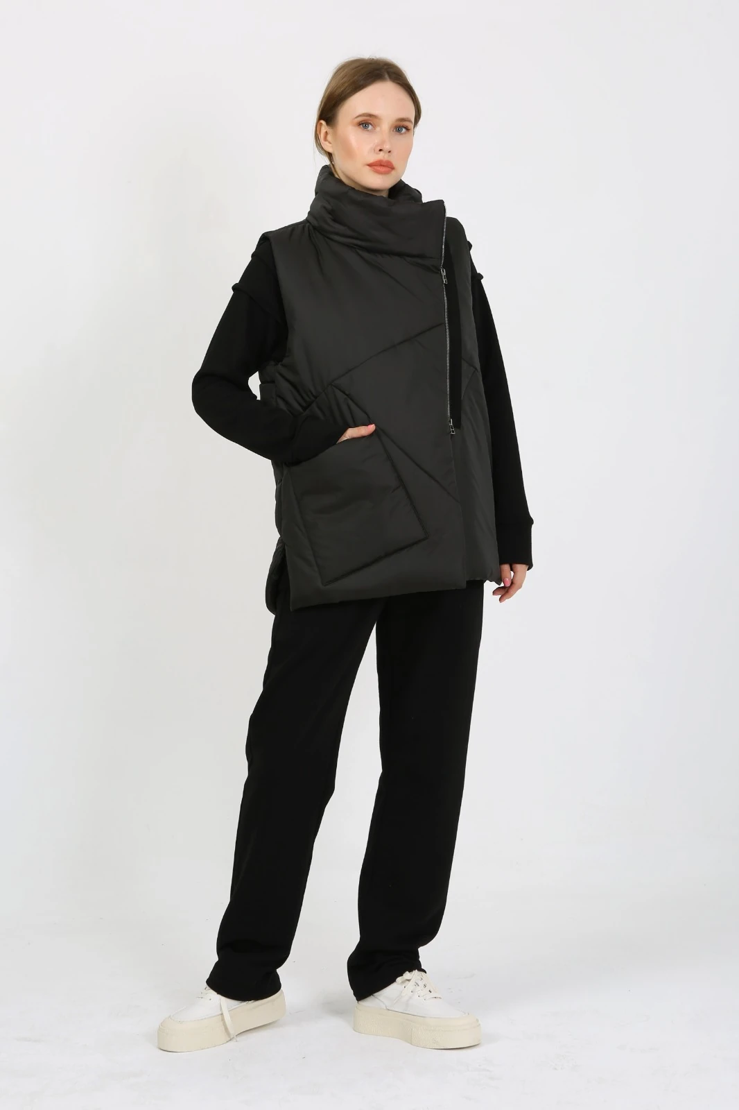 Kadın Asimetrik Fermuarlı Kapitone Yelek