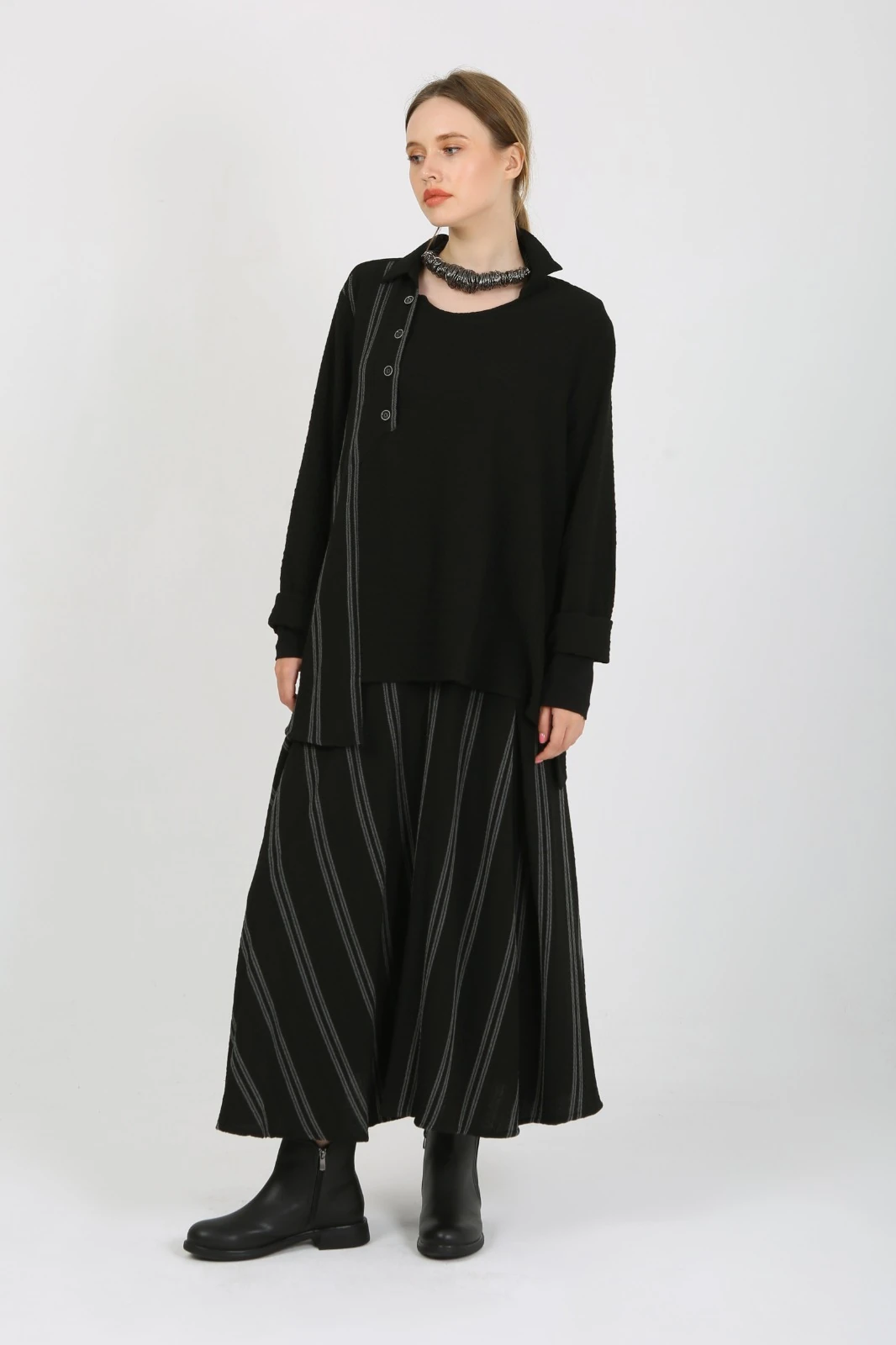 Kadın Asimetrik Yaka Çizgi Detaylı Dokulu Bluz