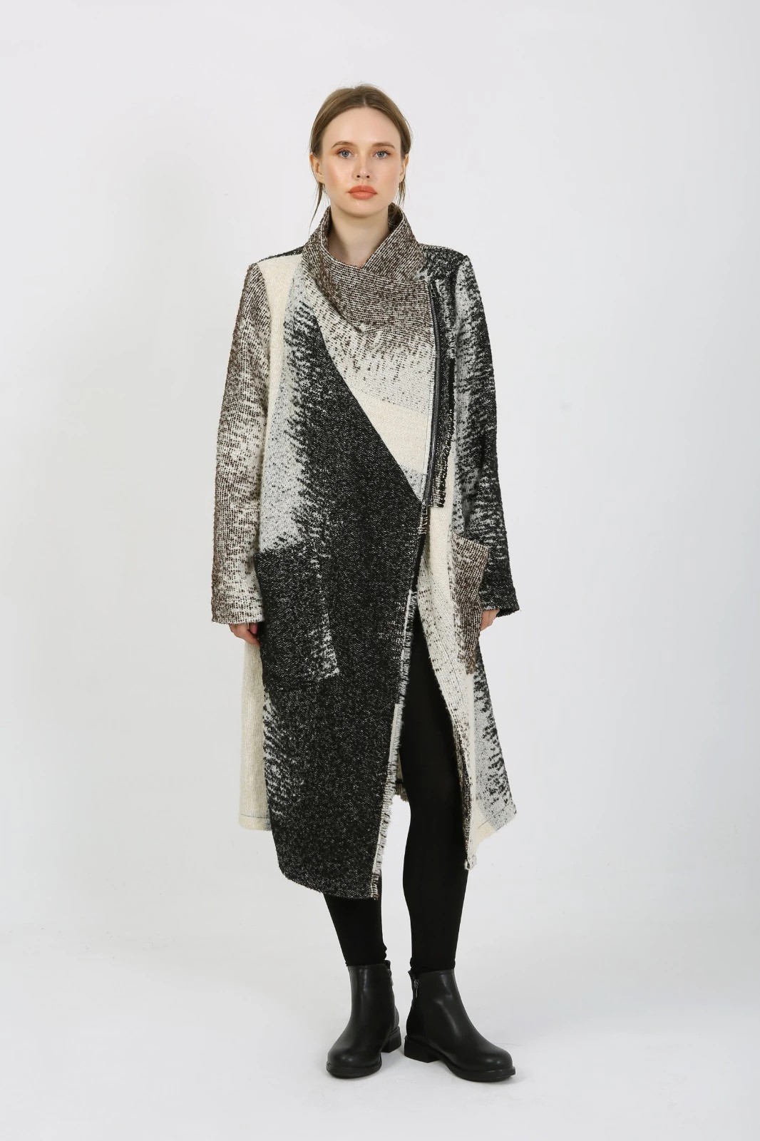 Kadın Asimetrik Fermuarlı Desenli Palto