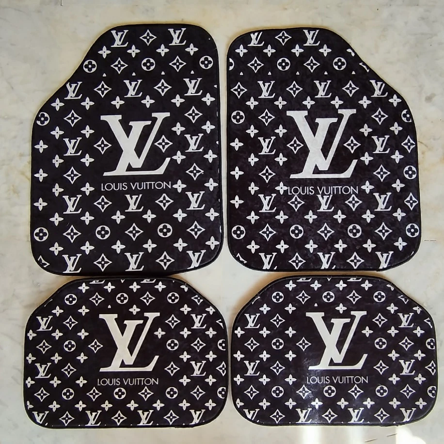 LOUIS VUITTON SİYAH 4 PARÇA HALI PASPAS