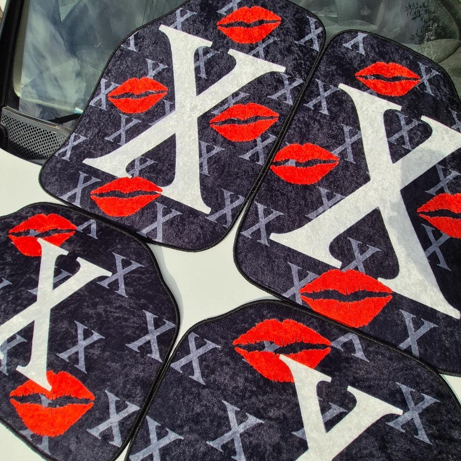 SİYAH X ÖPÜCÜKLÜ 4 PARÇA HALI PASPAS