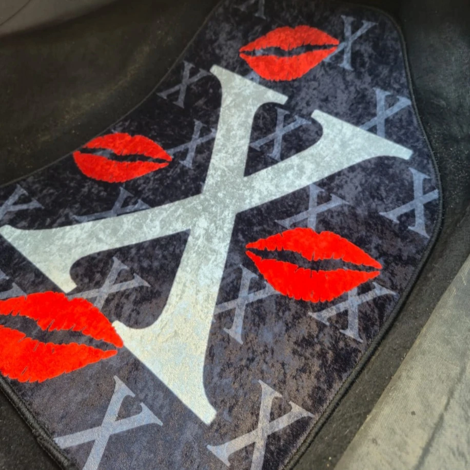 SİYAH X ÖPÜCÜKLÜ 4 PARÇA HALI PASPAS