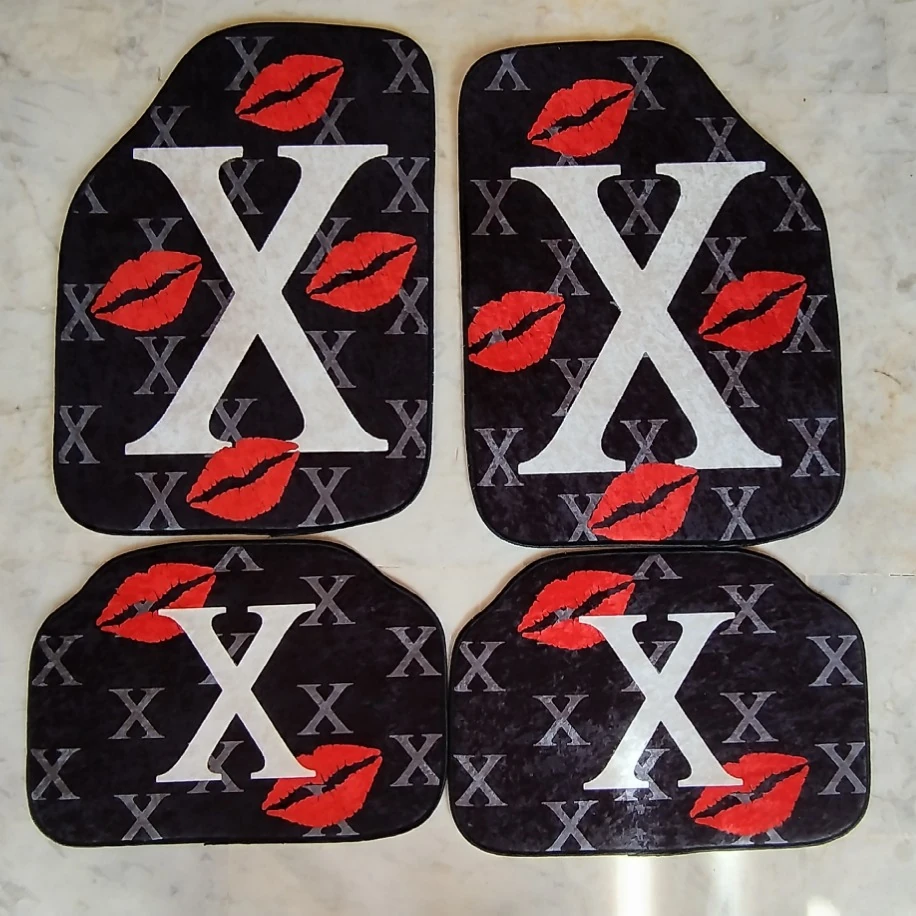 SİYAH X ÖPÜCÜKLÜ 4 PARÇA HALI PASPAS