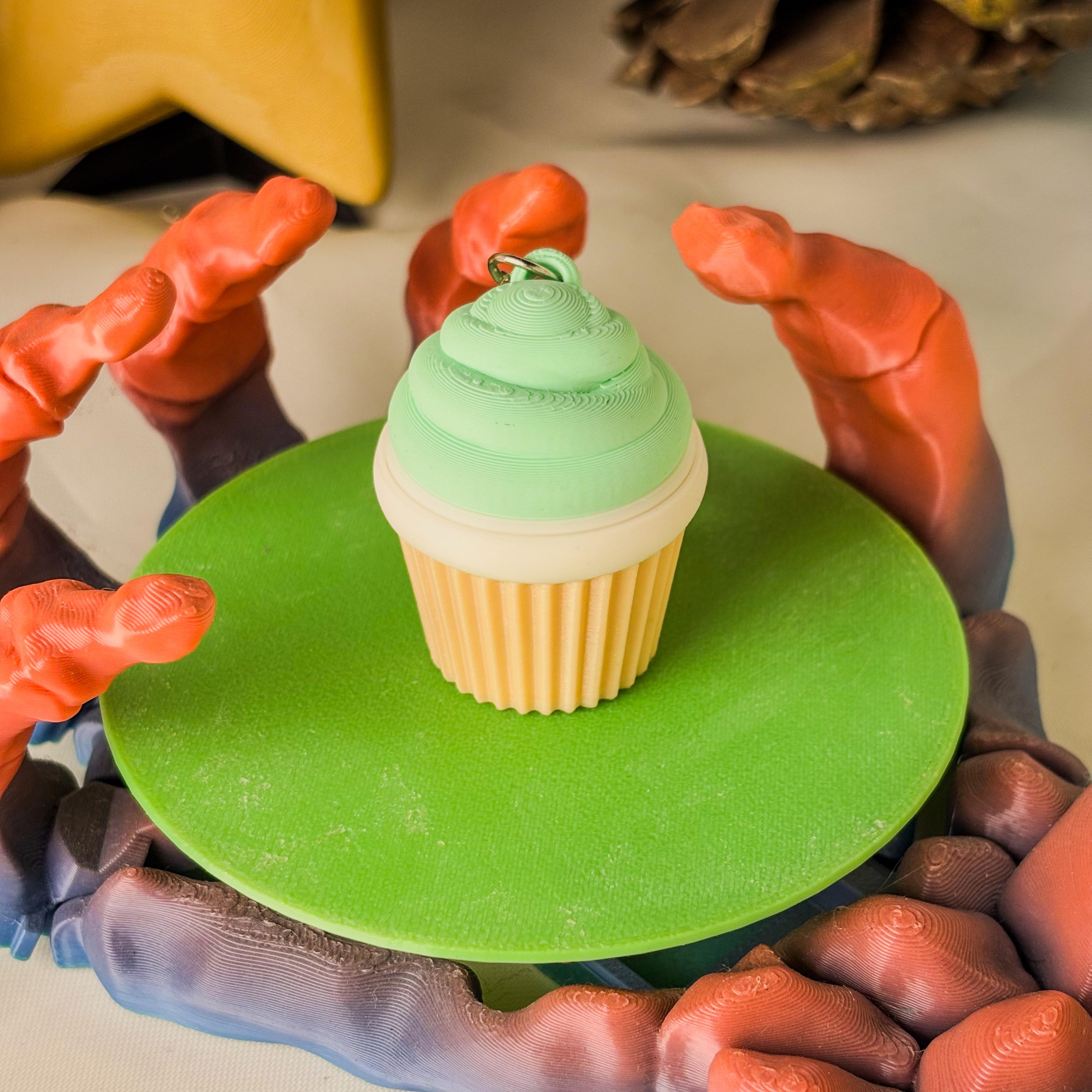 NFC Cupcake Anahtarlık – Renkli ve Tatlı Tasarımıyla Dijital Kartvizit