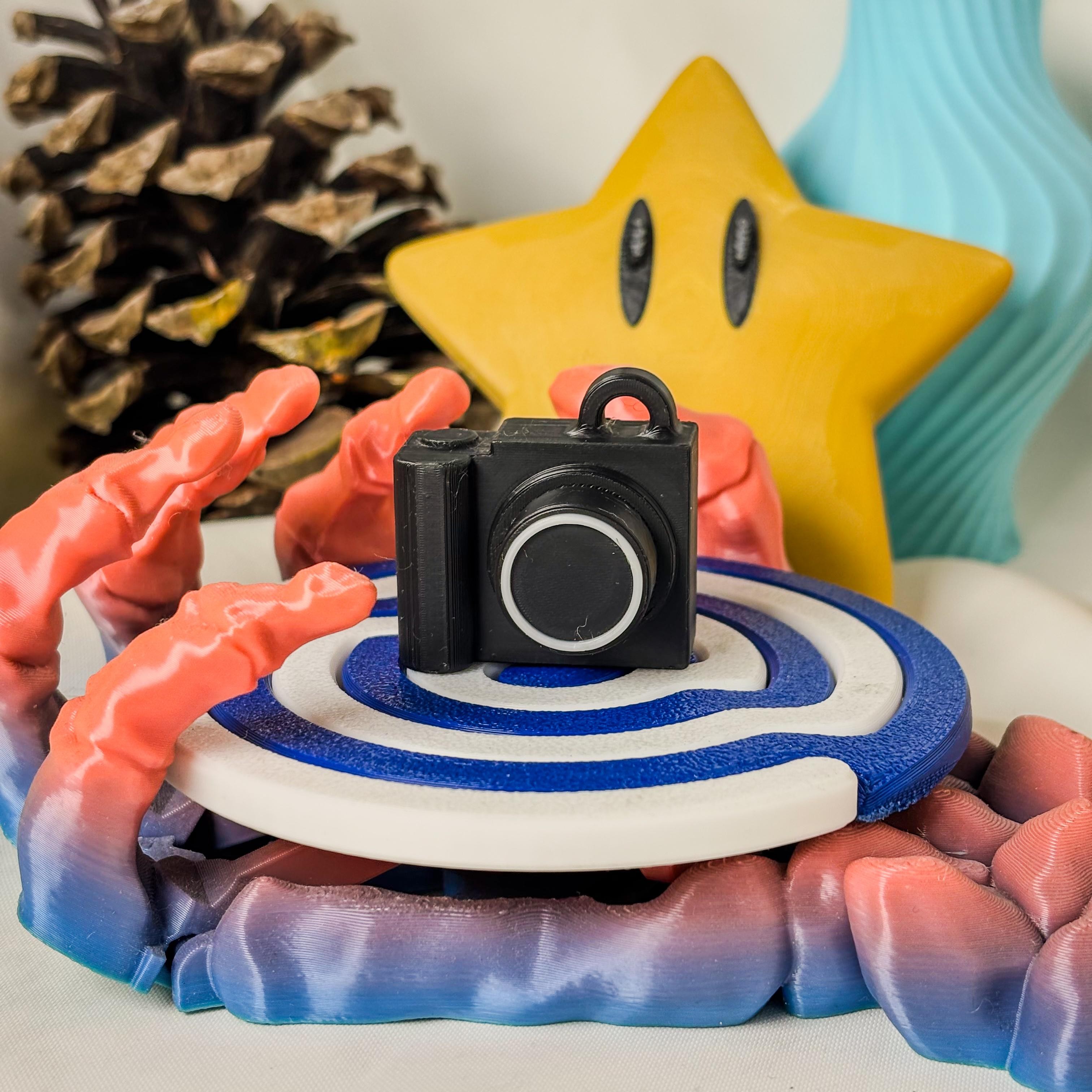 NFC Akıllı Fotoğraf Makinesi Anahtarlık – Temassız Bilgi Paylaşımı