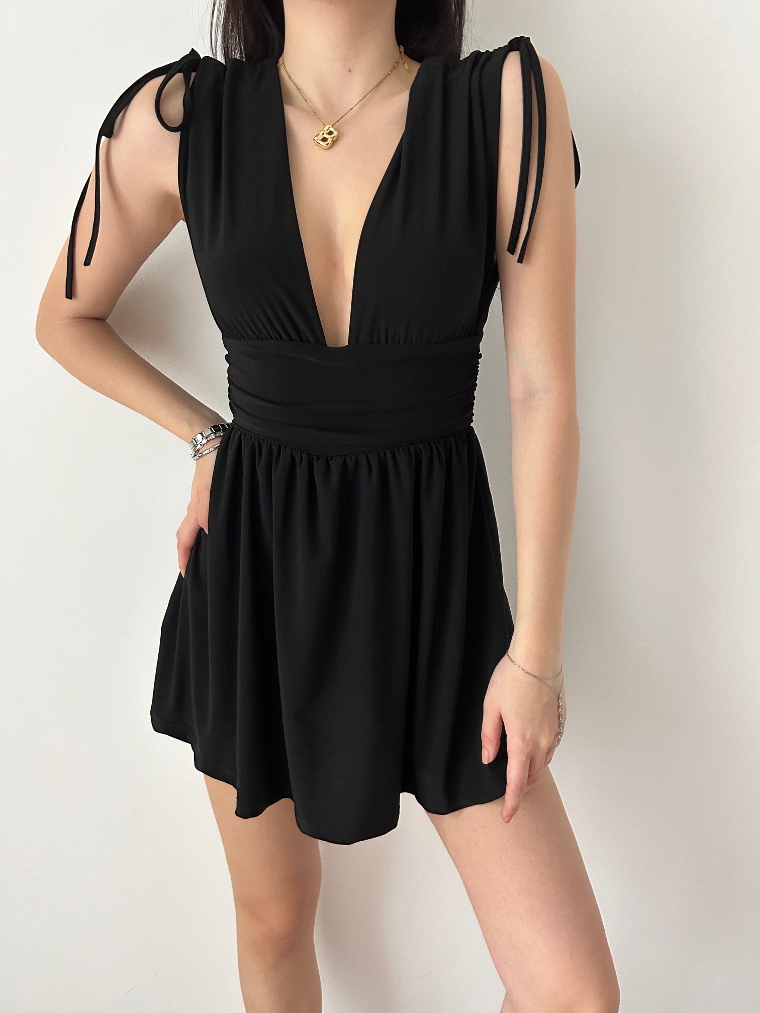 Larissa Omuz Büzgülü Mini Elbise - siyah
