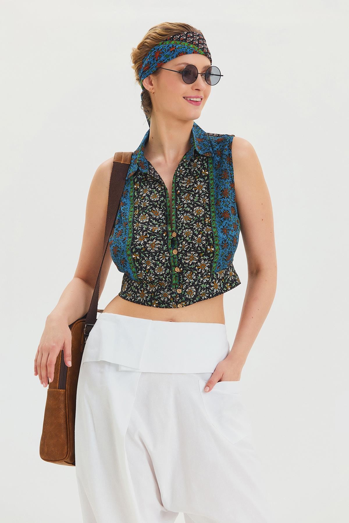 Gömlek Yaka Düğme Detaylı Crop Bluz - Larci Panama