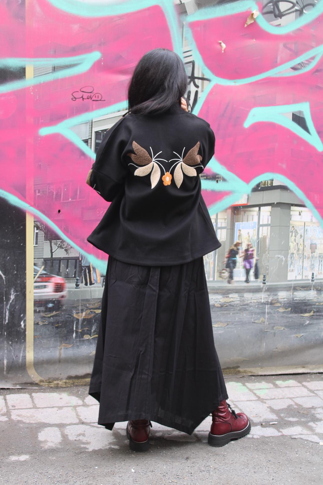 Mevsimlik kabartma işlemeli ceket 