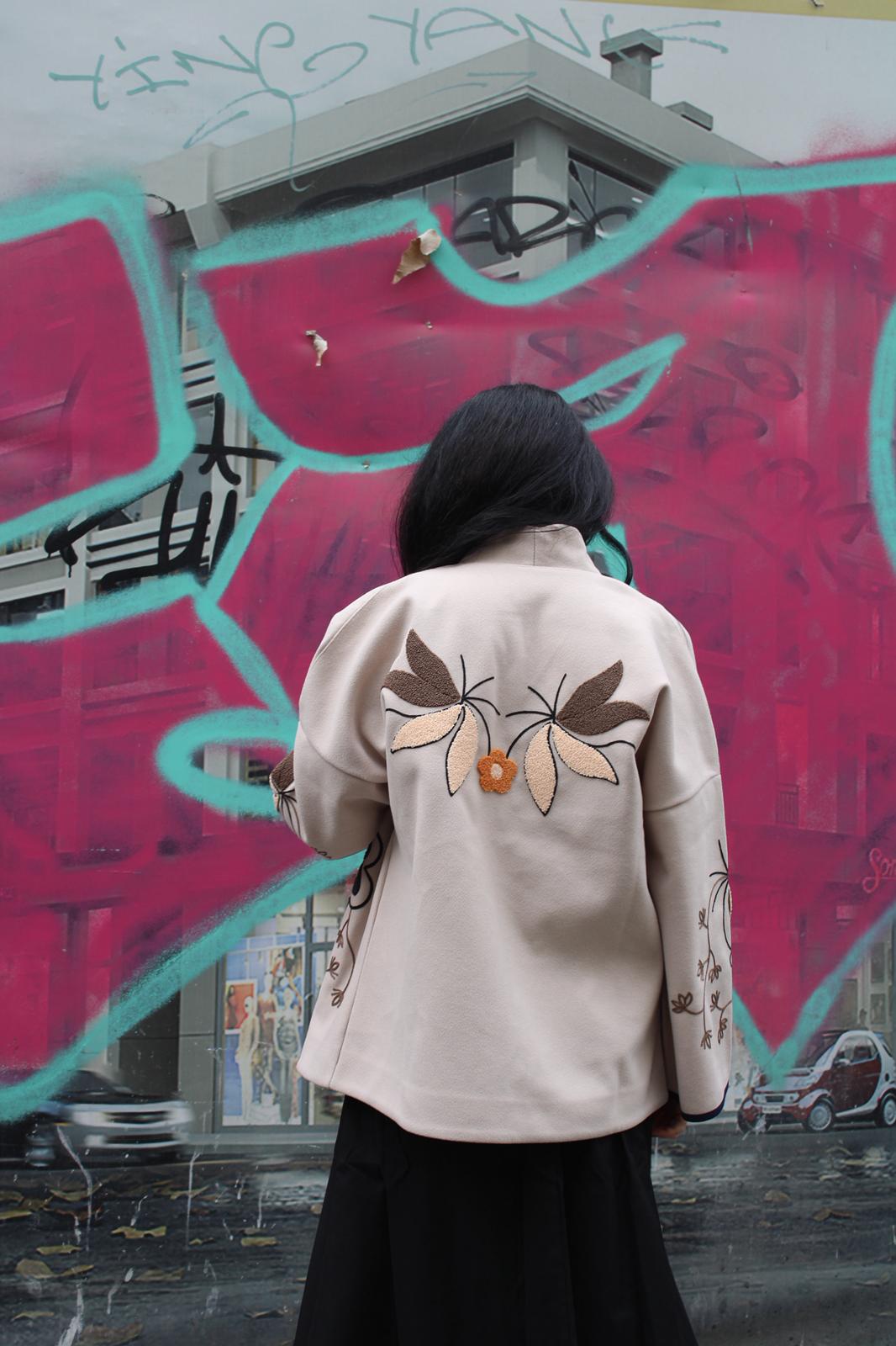 Mevsimlik kabartma işlemeli ceket 