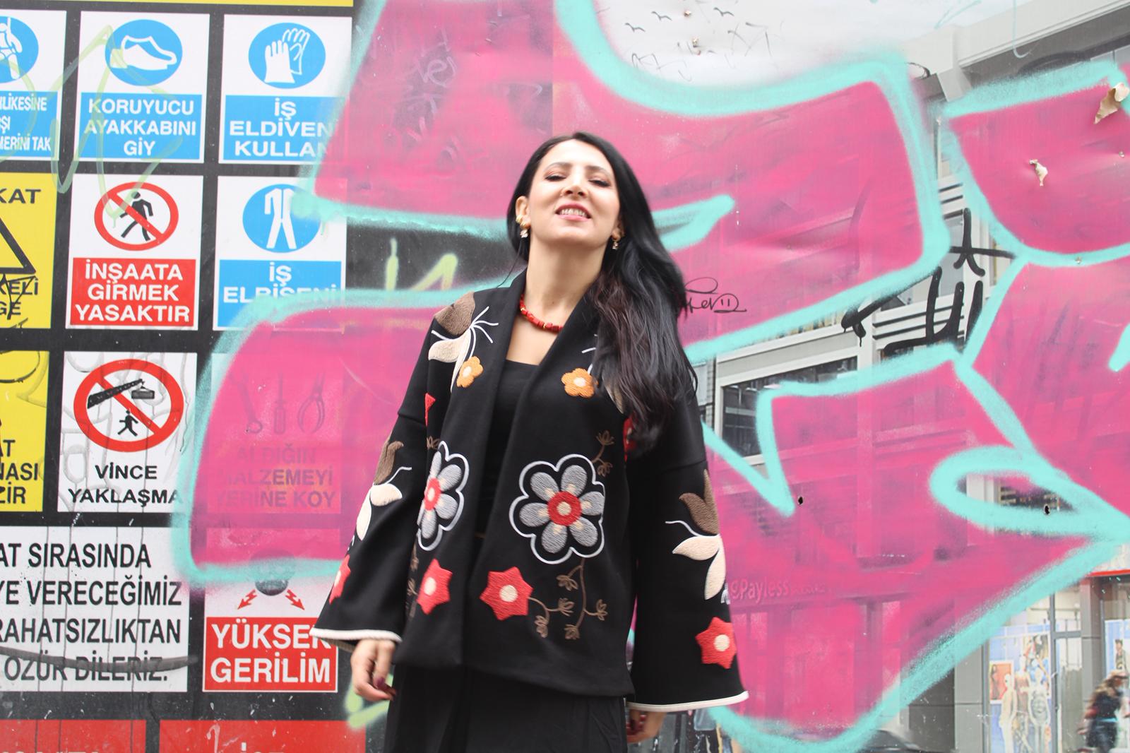 Mevsimlik kabartma işlemeli ceket 