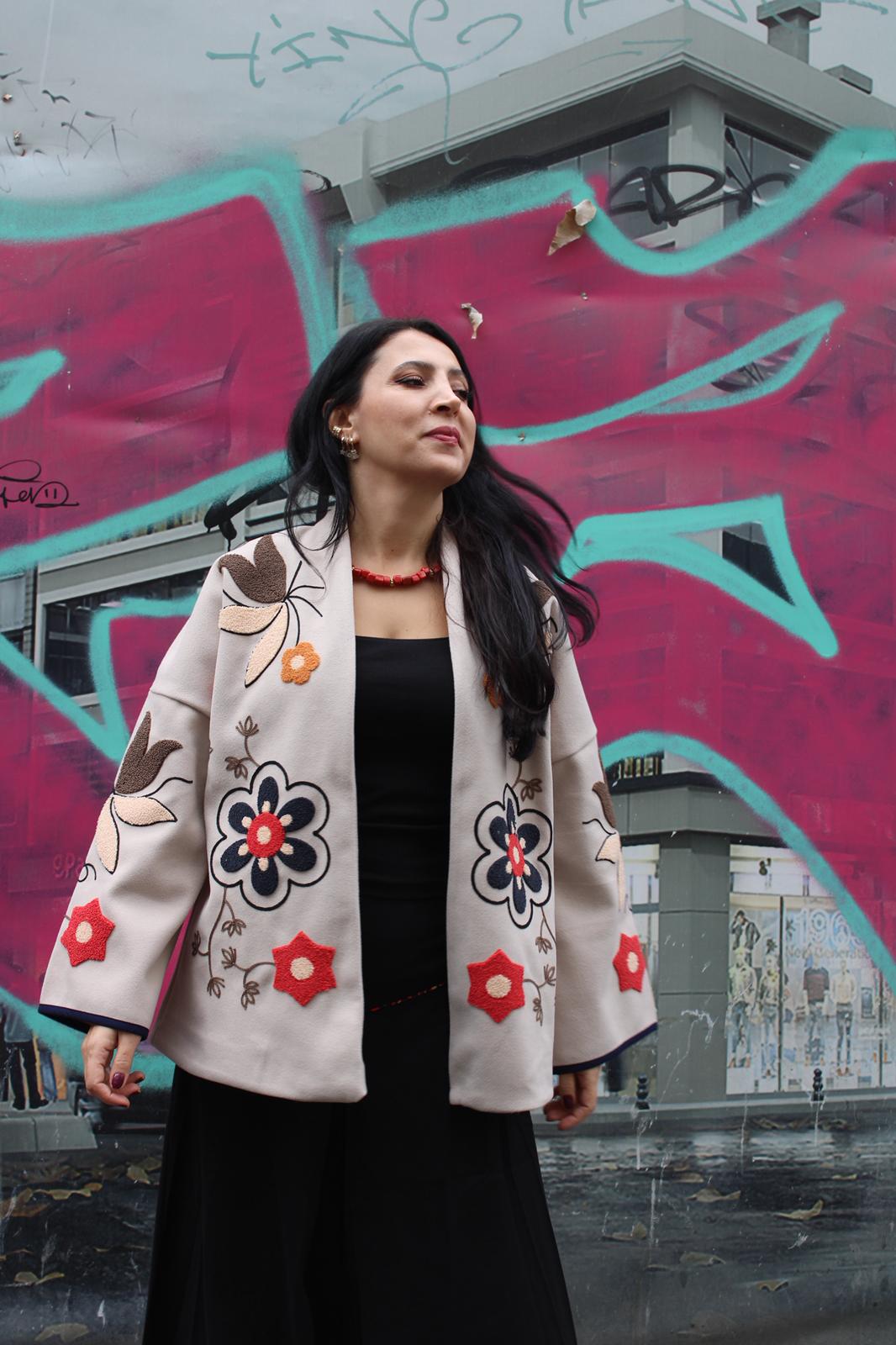 Mevsimlik kabartma işlemeli ceket 