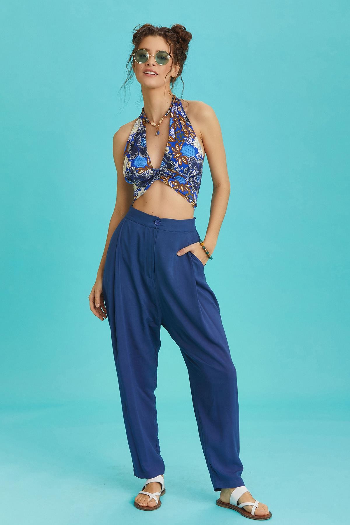 Boyundan Bağlamalı Mavi Desenli Crop Bluz - Mavi Fruit