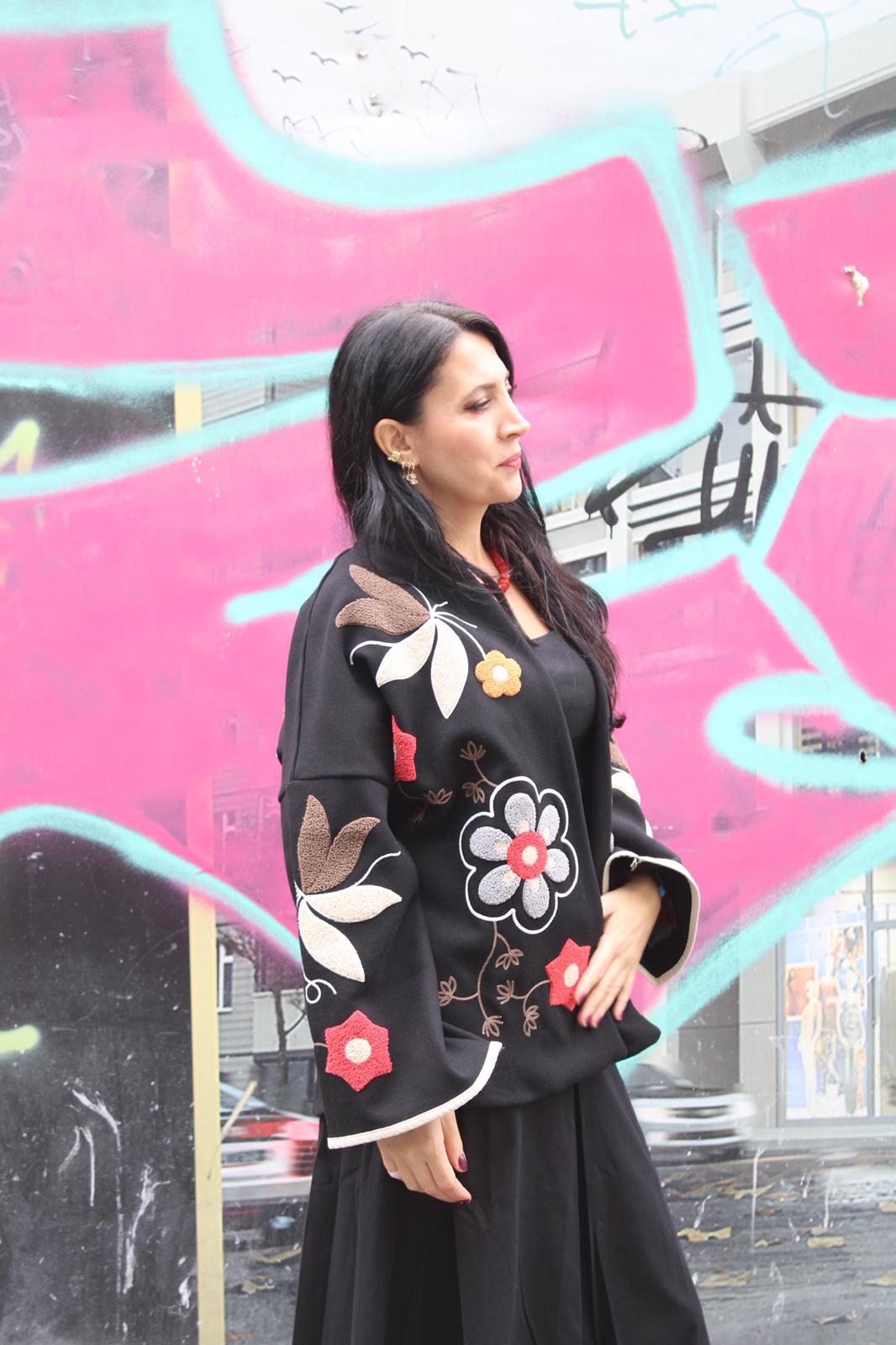 Mevsimlik kabartma işlemeli ceket 