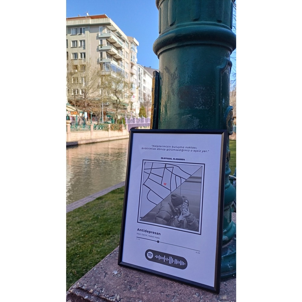 Şarkı ve Konum Poster – Kişiye Özel Çerçeveli Tablo