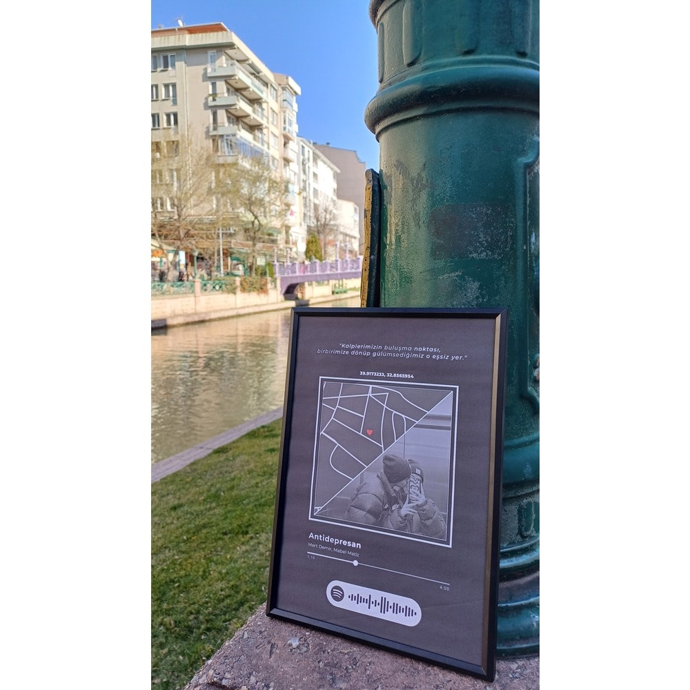 Şarkı ve Konum Poster – Kişiye Özel Çerçeveli Tablo