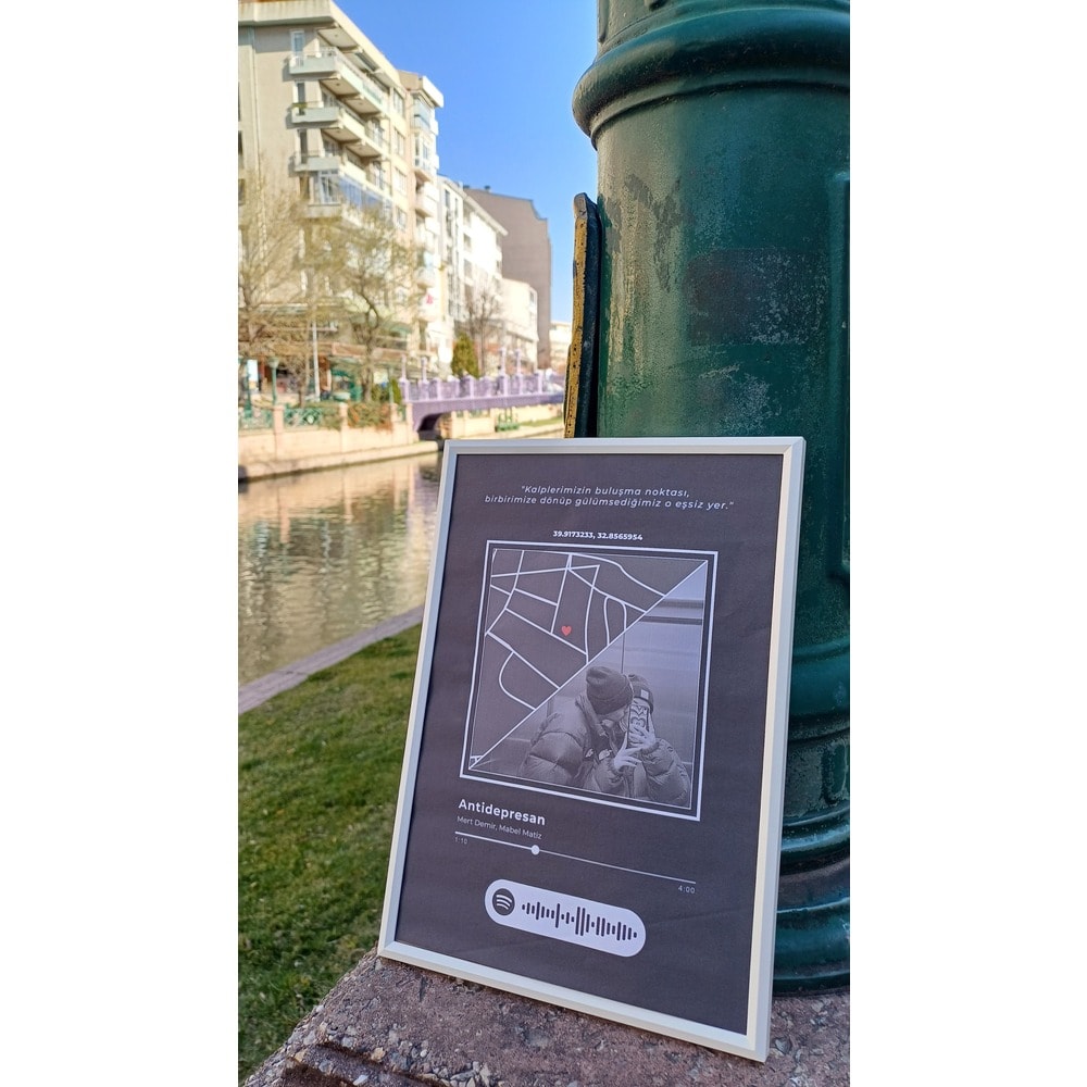 Şarkı ve Konum Poster – Kişiye Özel Çerçeveli Tablo