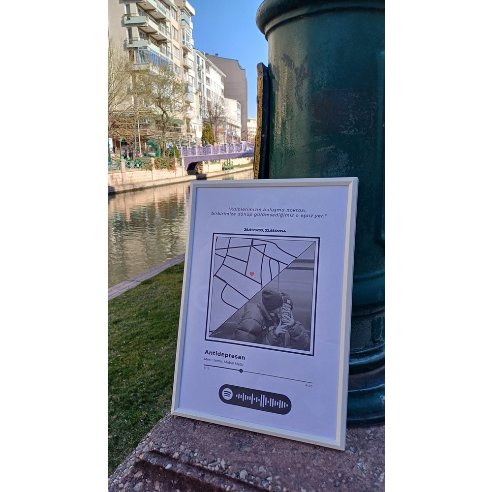 Şarkı ve Konum Poster – Kişiye Özel Çerçeveli Tablo