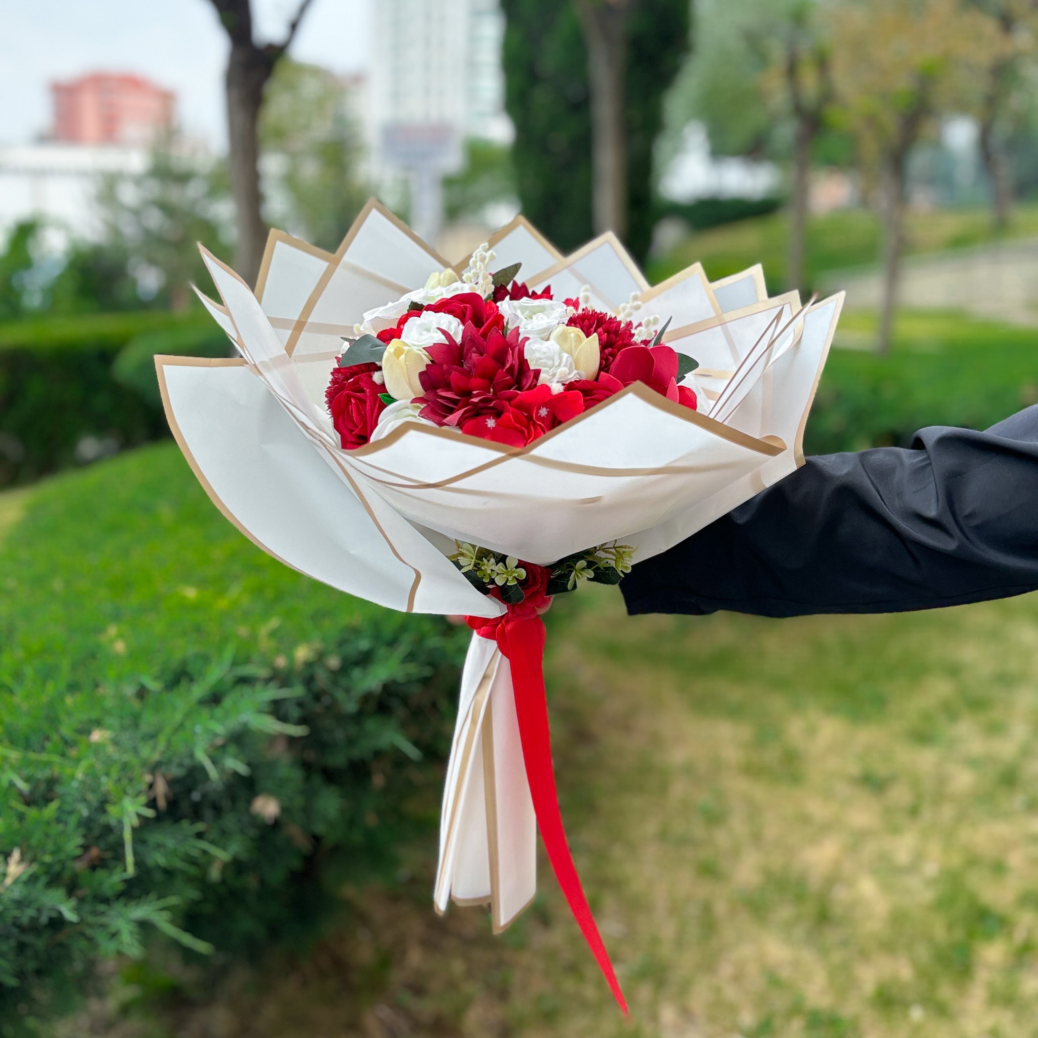 Kırmızı Krem Söz Nişan Düğün İsteme Çiçeği Anneler Günü Hediye Fikirleri