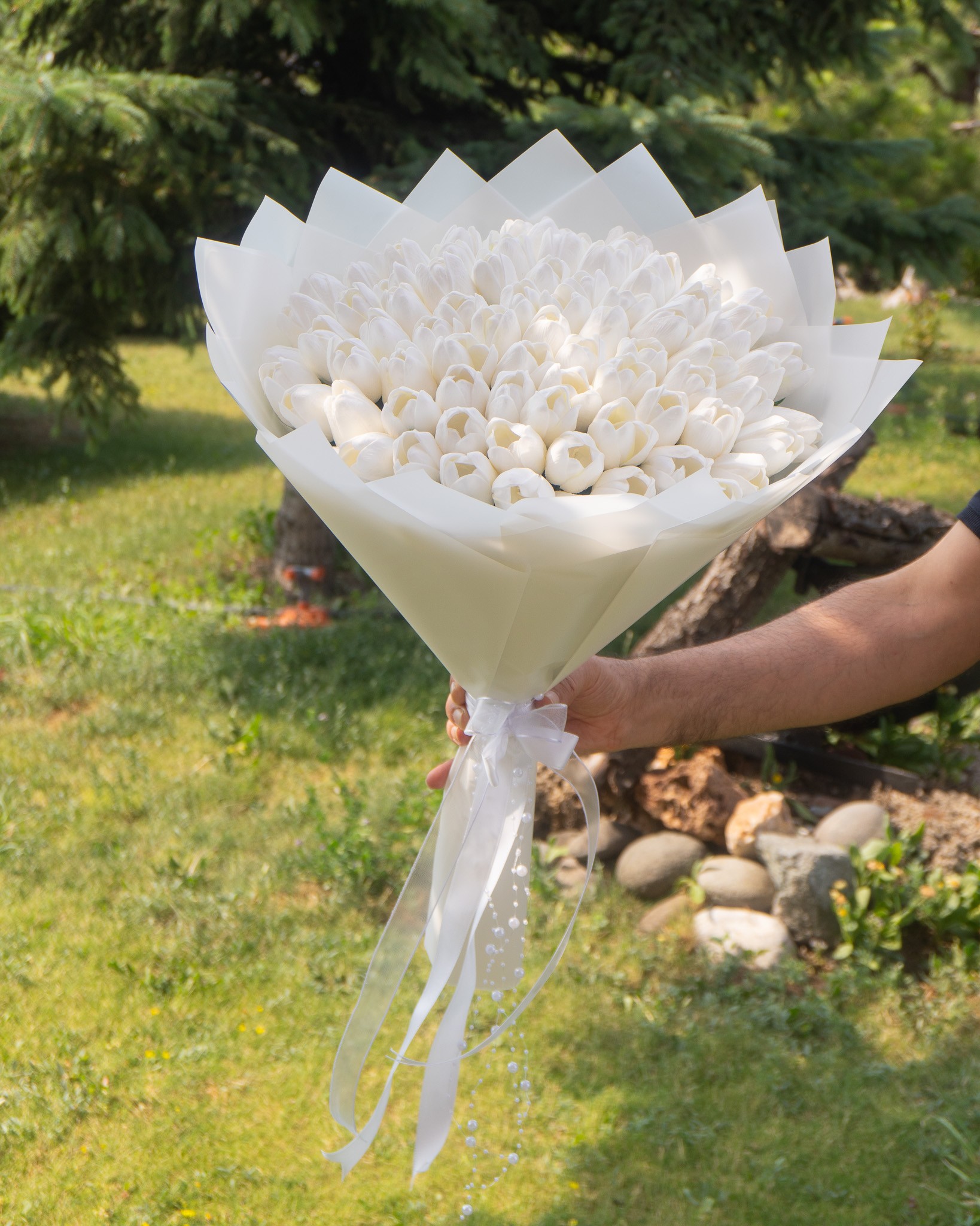 84 Adet Lale ile İsteme Buketi Solmayan Çiçek Yapay Kız İsteme Çiçeği ve Cam Kutuda Çikolata Söz Nişan Seti Nikah Şeker