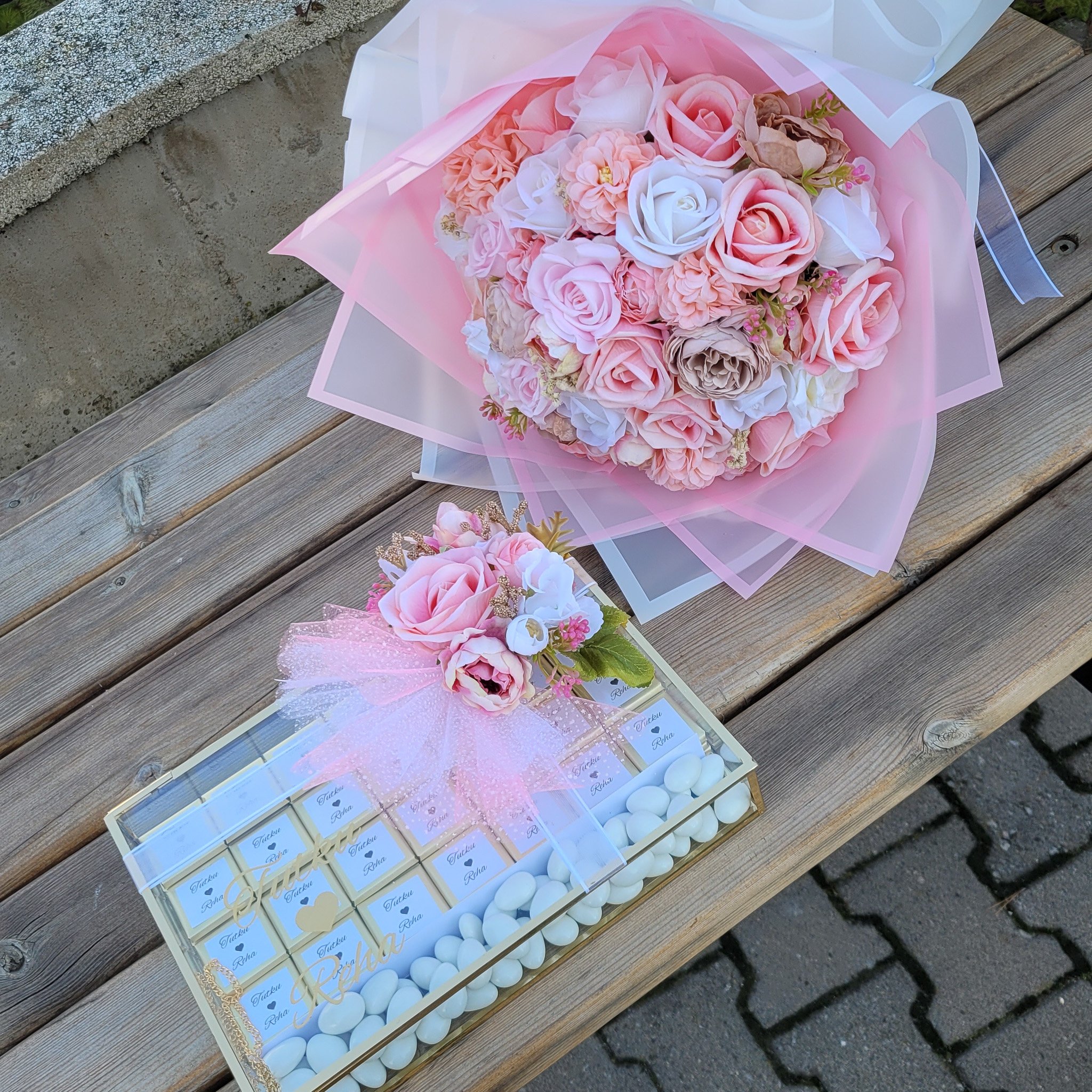 Söz Kız İsteme El Çiçeği Buketi ve Nişan Çikolatası - Pembe - Gold Set