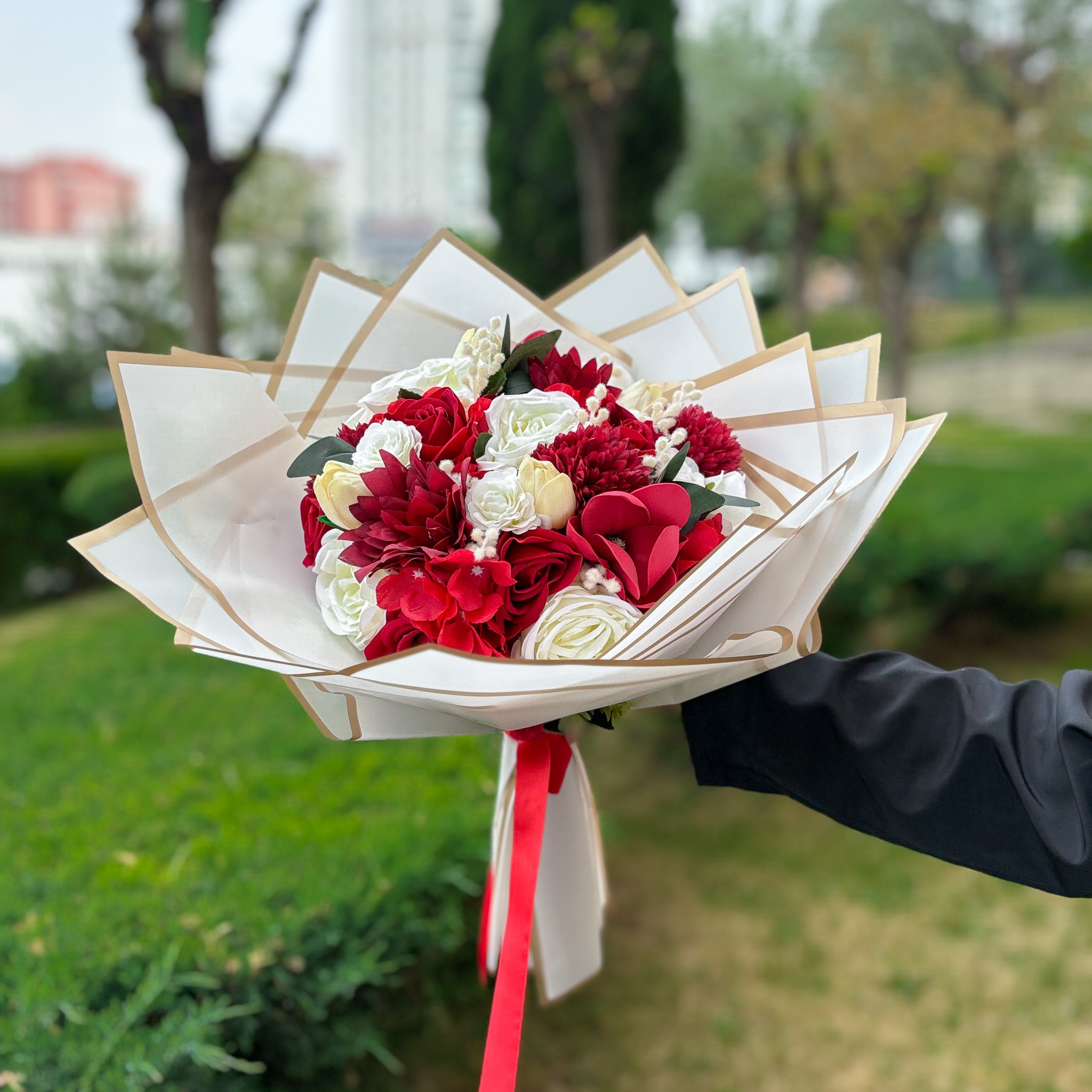 Kırmızı Krem Söz Nişan Düğün İsteme Çiçeği Anneler Günü Hediye Fikirleri