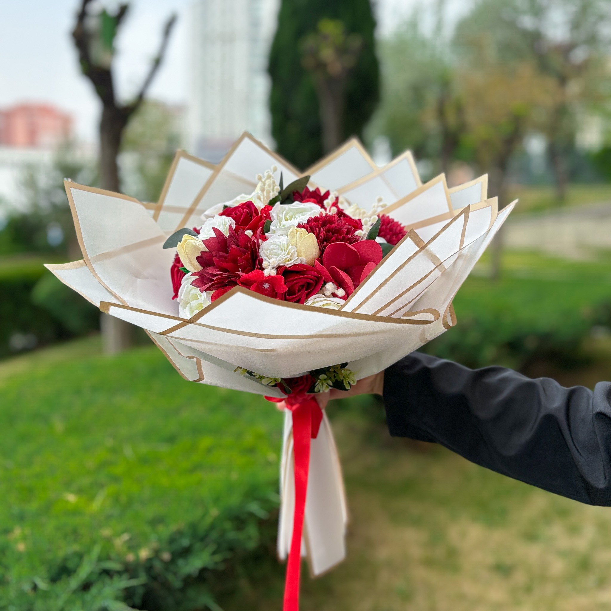 Söz Buketi Kız İsteme Çiçeği Kırmızı Beyaz Solmayan Yapay Çiçek Hediye Fikirleri