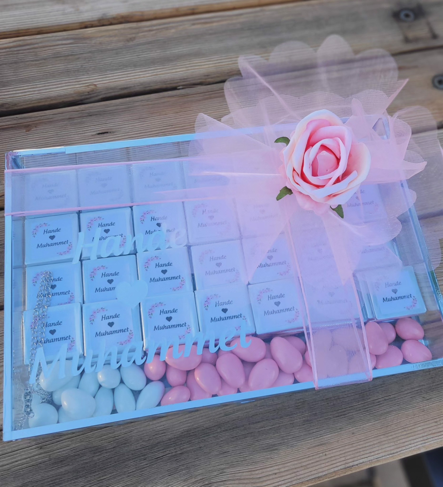 Kutuda Kız İsteme Çiçeği Nişan Çikolatası - Pembe Krem Renk Kadife Gül Seti