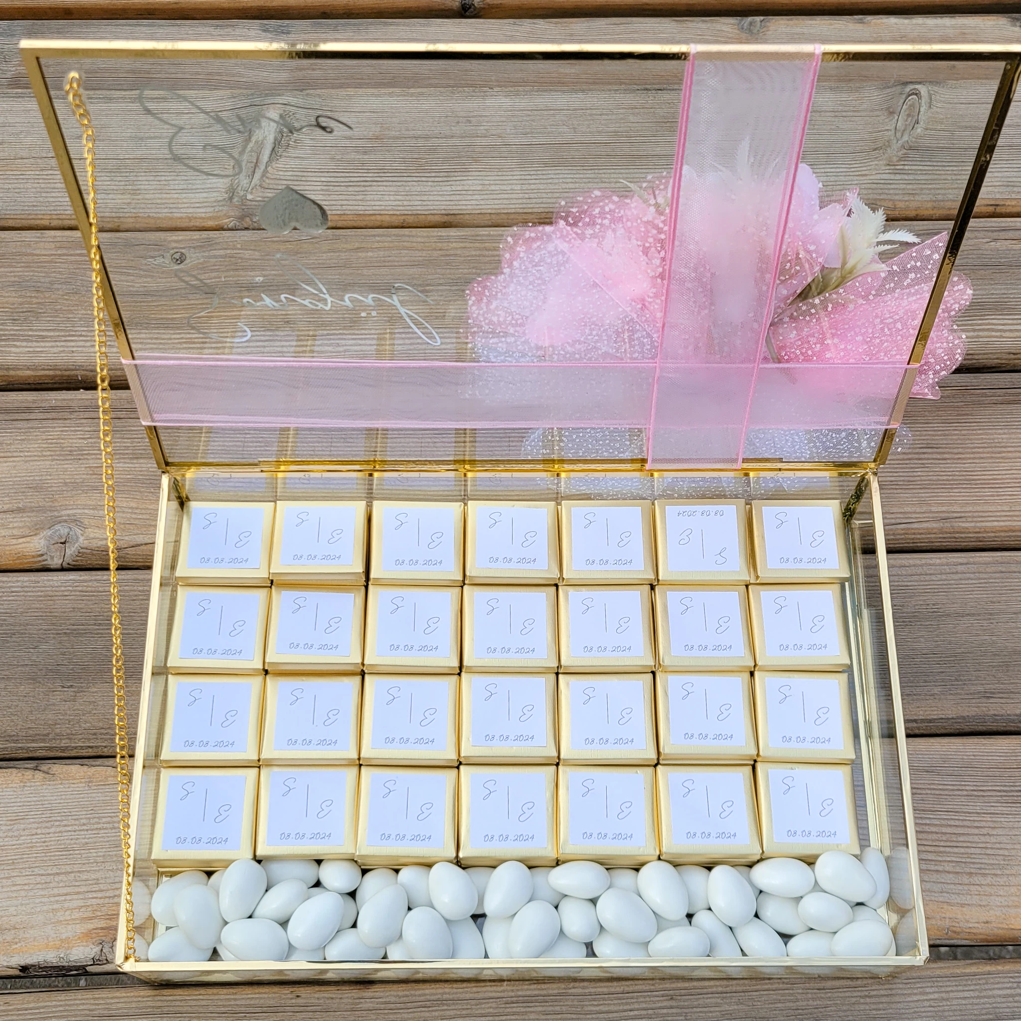 Kutuda Kız İsteme Söz Nişan Çiçeği ve Çikolatası - Solmayan Yapay Şakayık - Pembe Beyaz