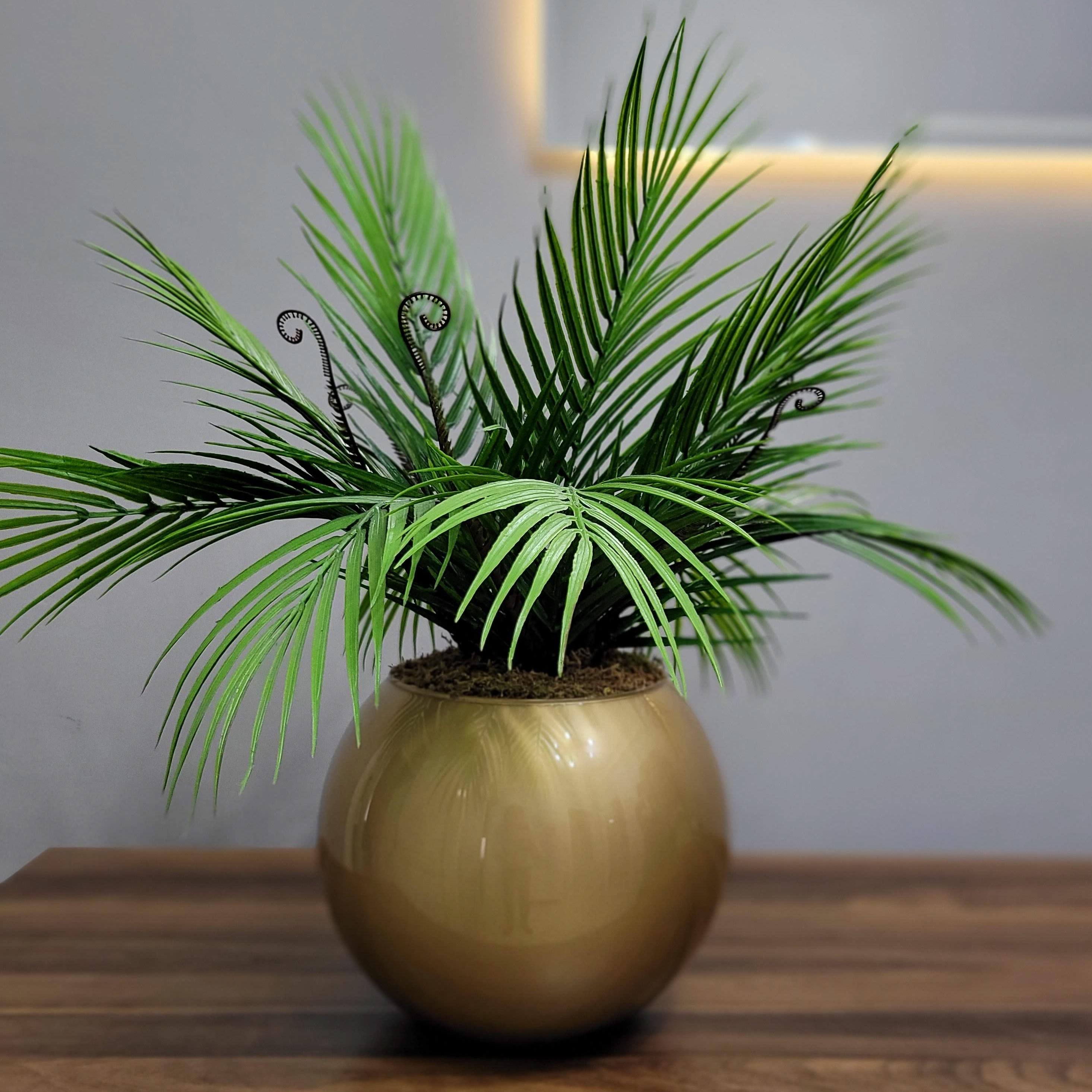 Vazoda Yapay Çiçek Dekorasyon Masaüstü Gold Cam Vazoda Yeşil Palmiye Yaprakları Dekoratif Mimari Tasarım