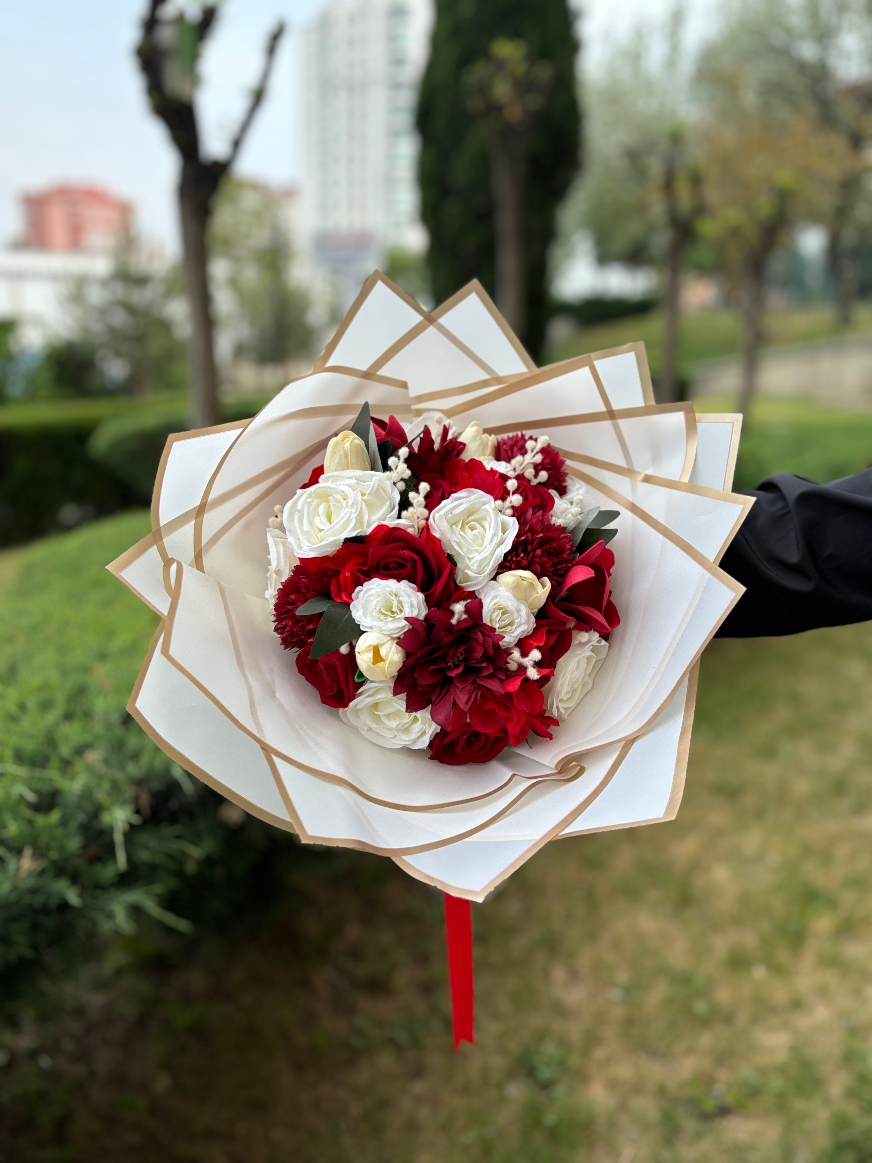 Kırmızı Krem  Söz Nişan Düğün İsteme Çiçeği Anneler Günü Hediye