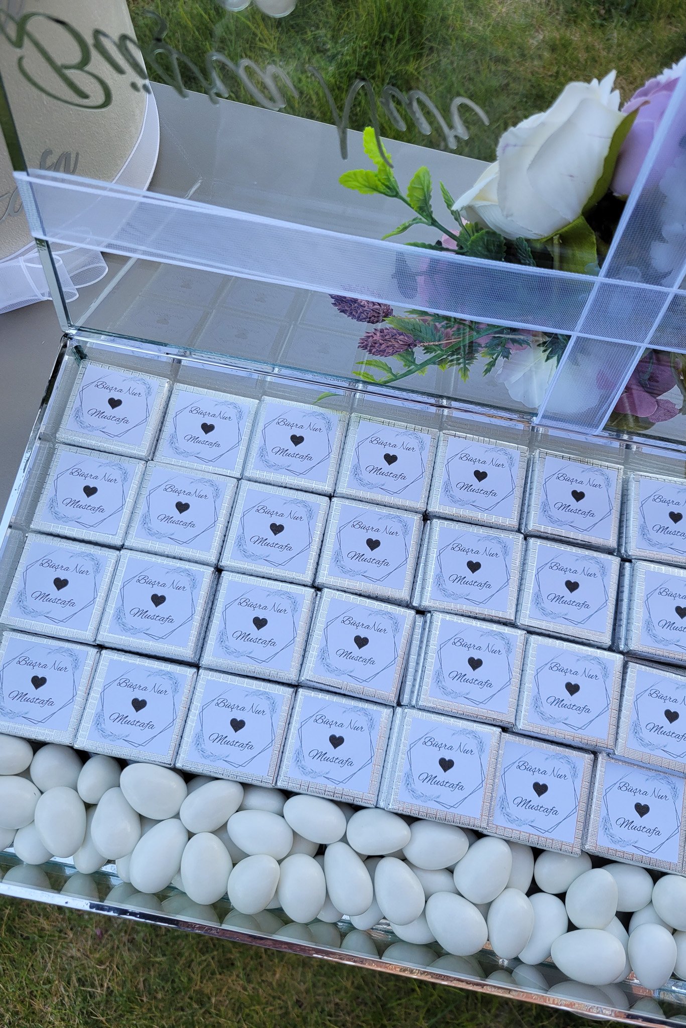 Kutuda Kız İsteme Çiçeği Nişan Çikolatası - Mor Beyaz Renk Set 