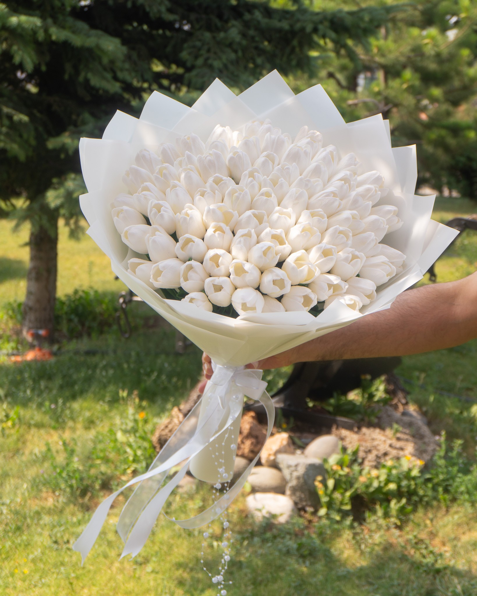 84 Adet Lale ile İsteme Buketi Solmayan Çiçek Yapay Kız İsteme Çiçeği ve Cam Kutuda Çikolata Söz Nişan Seti Nikah Şeker