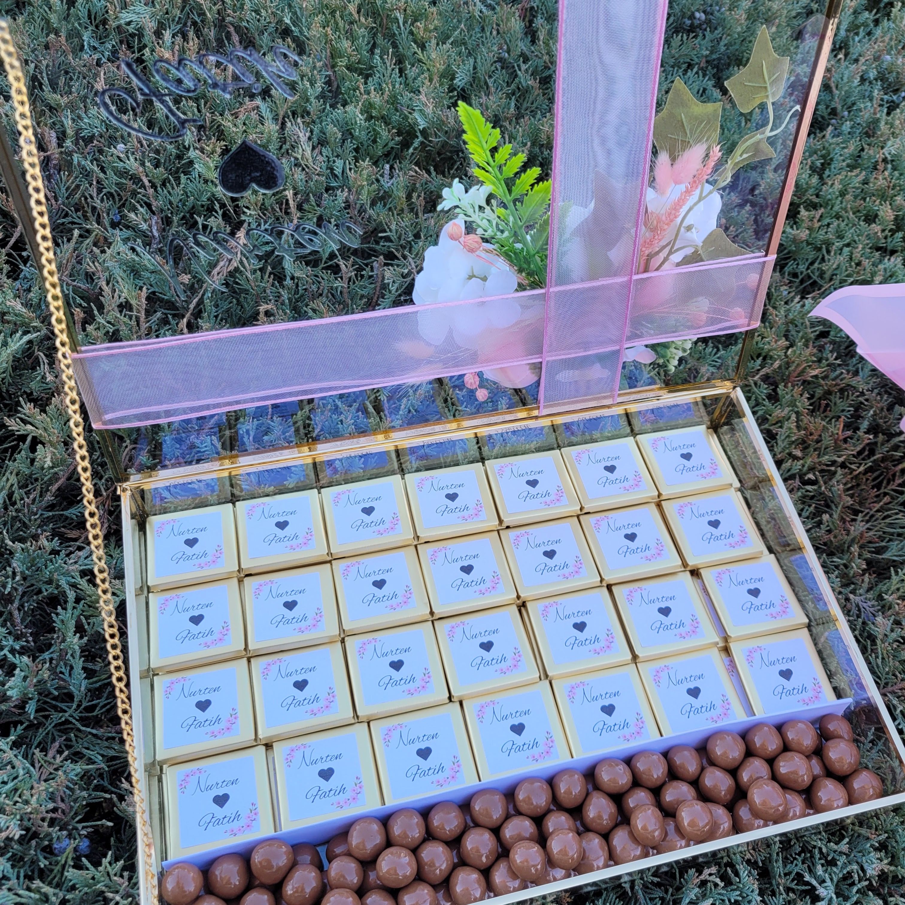 Söz Kız İsteme El Çiçeği Buketi ve Nişan Çikolatası - Pembe Beyaz Set
