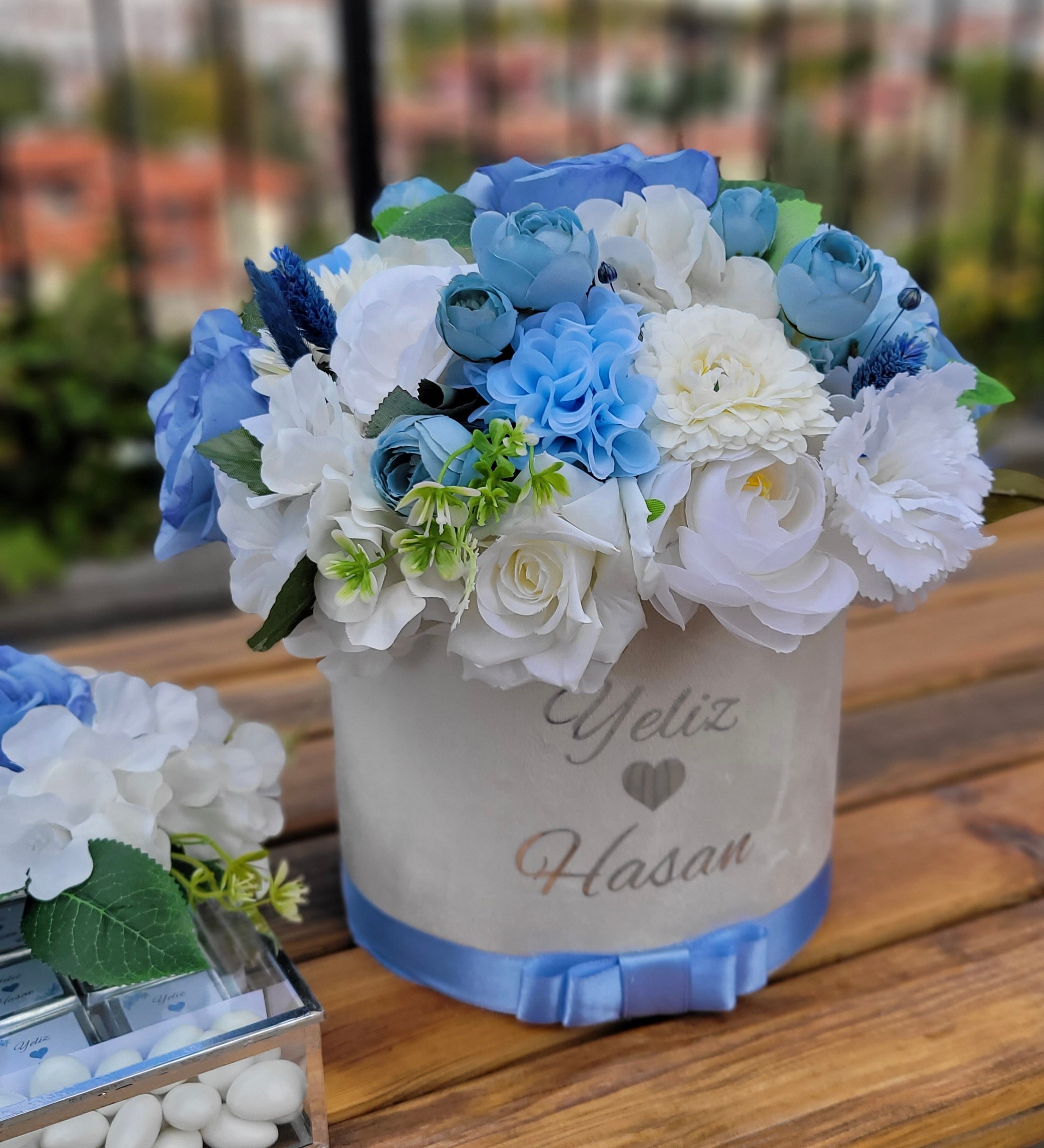 Kutuda Kız İsteme Çiçeği Nişan Çikolatası - Mavi Beyaz Set