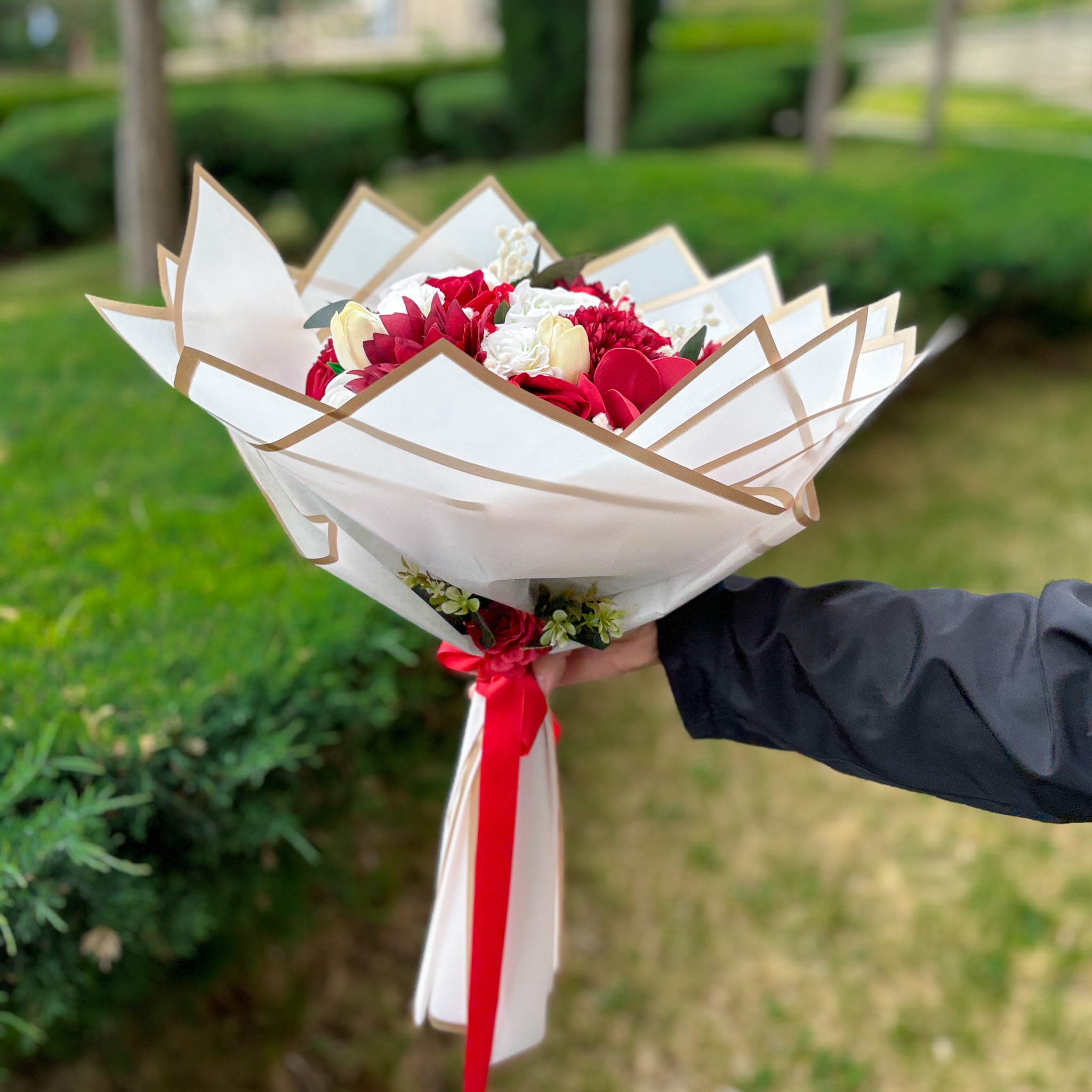 Kırmızı Krem Söz Nişan Düğün İsteme Çiçeği Anneler Günü Hediye Fikirleri