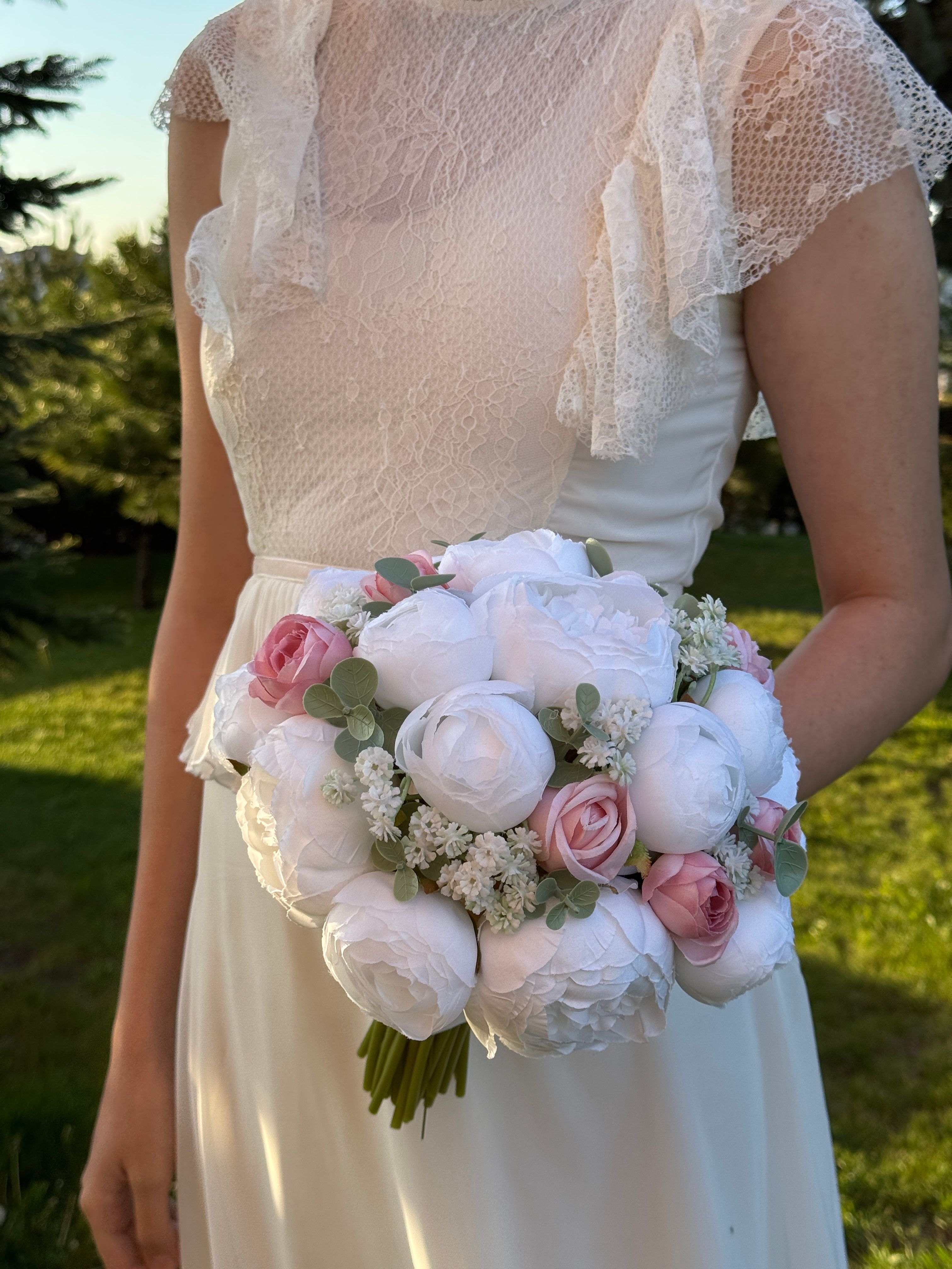 Pembe Gül Beyaz Şakayık Cipsolu Okaliptuslu Gelin Buketi Nikah Çiçeği