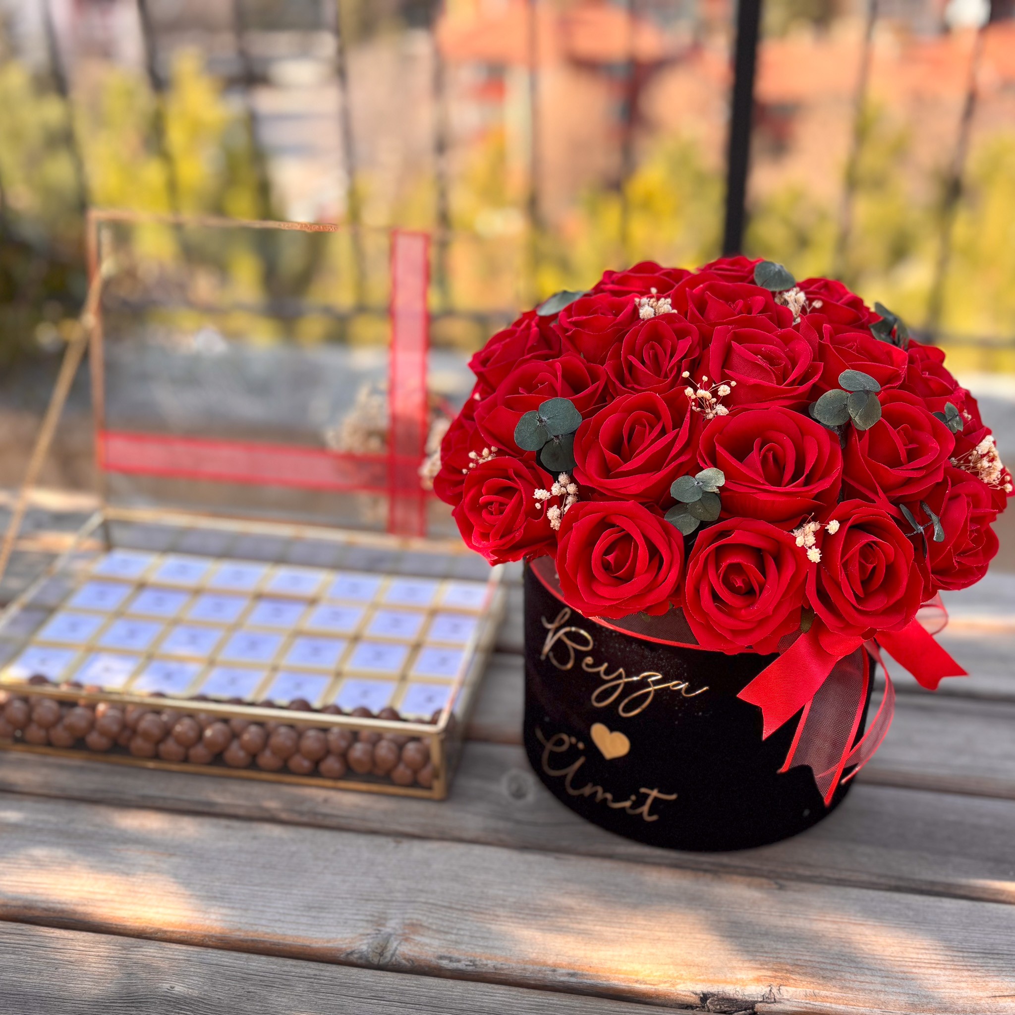 Kutuda Kız İsteme Çiçeği Nişan Çikolatası Söz Organizasyon Seti - Solmayan Kırımızı Yapay Gül 