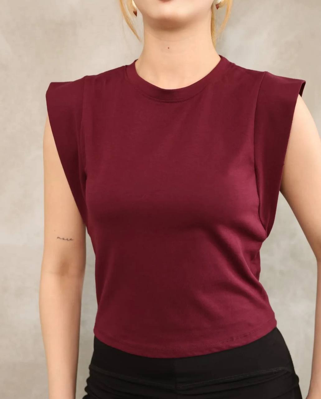 Vatka Görünümlü Bisiklet Yaka Kolsuz Basic T-Shirt