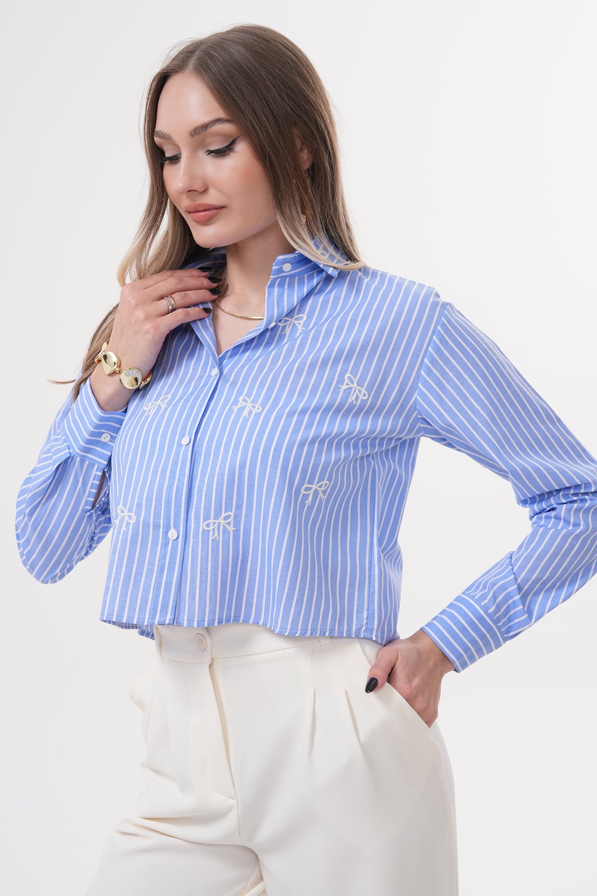 Fiyonk Nakışlı Çizgili Crop Gömlek