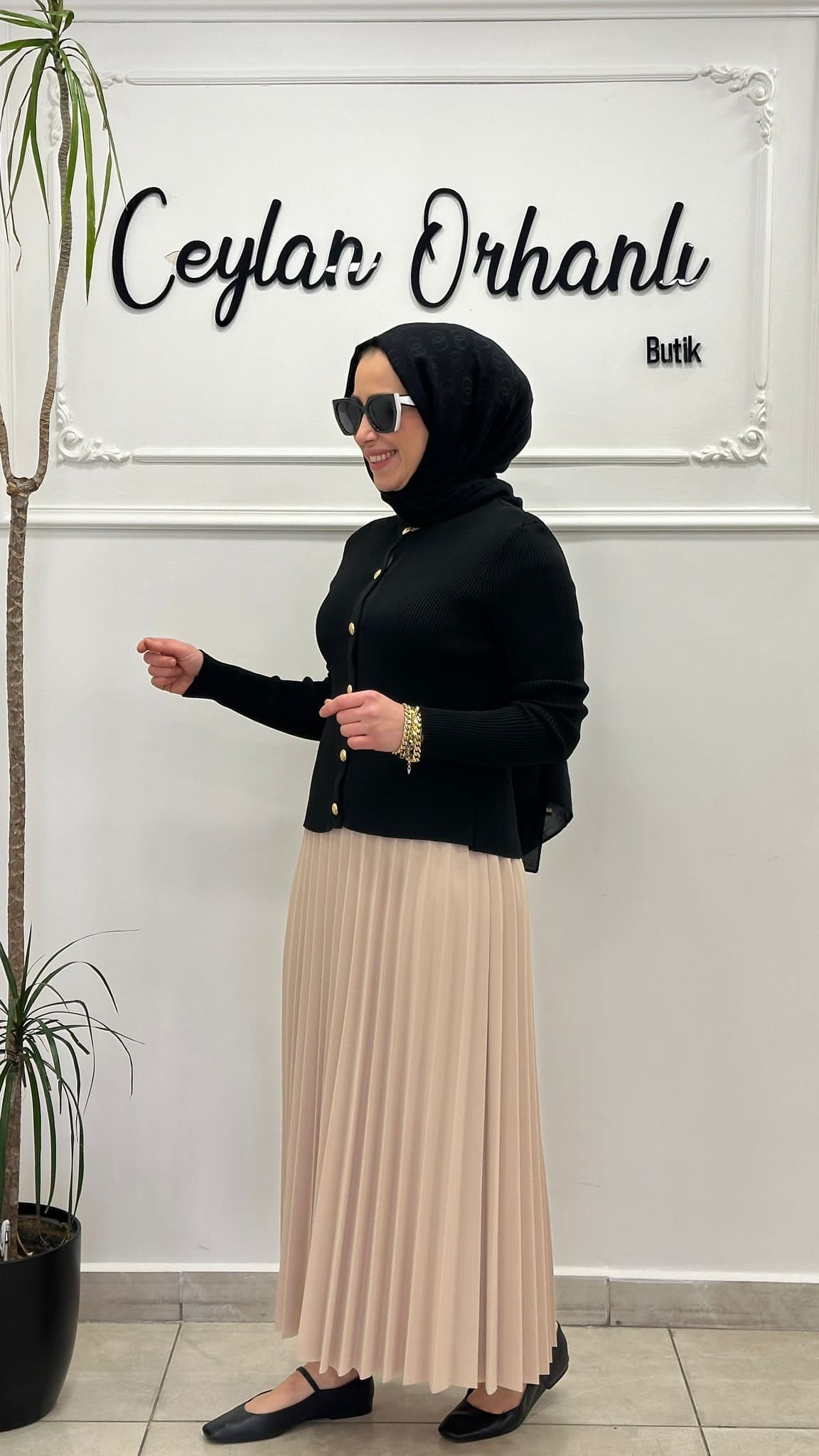 AMBER SARI DÜĞMELİ HIRKA