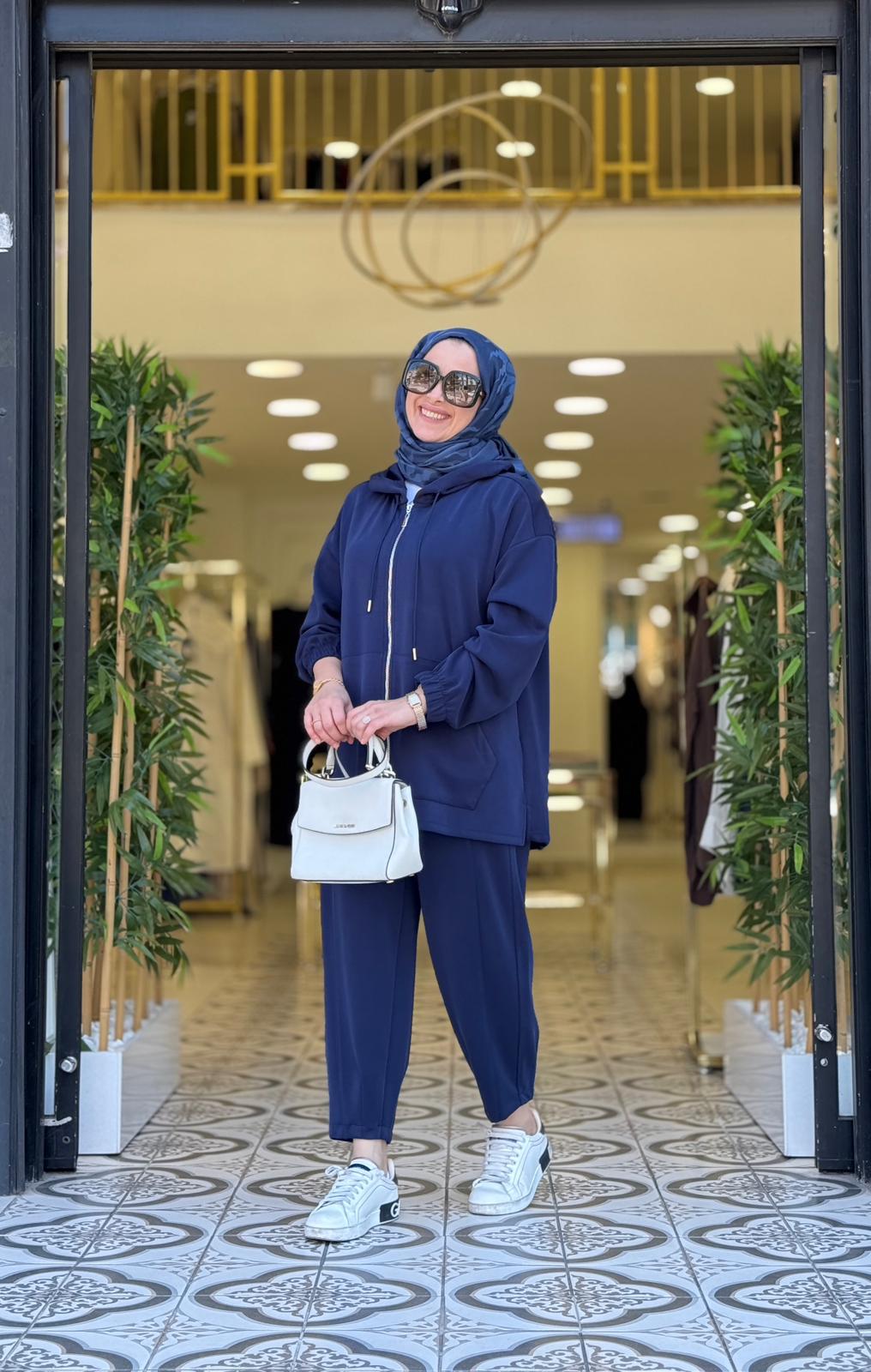 MANU PANTOLONLU TAKIM