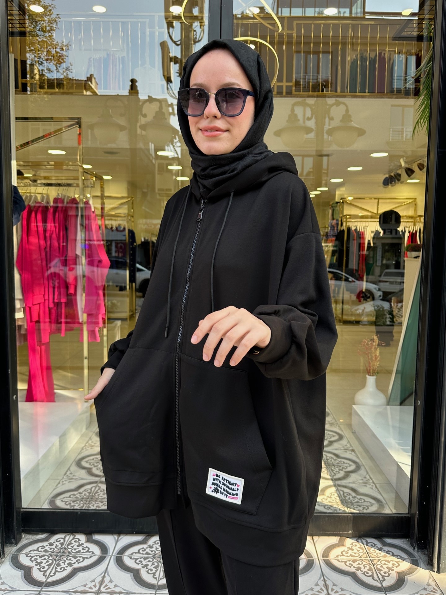 ETİKET KAPŞONLU SWEAT